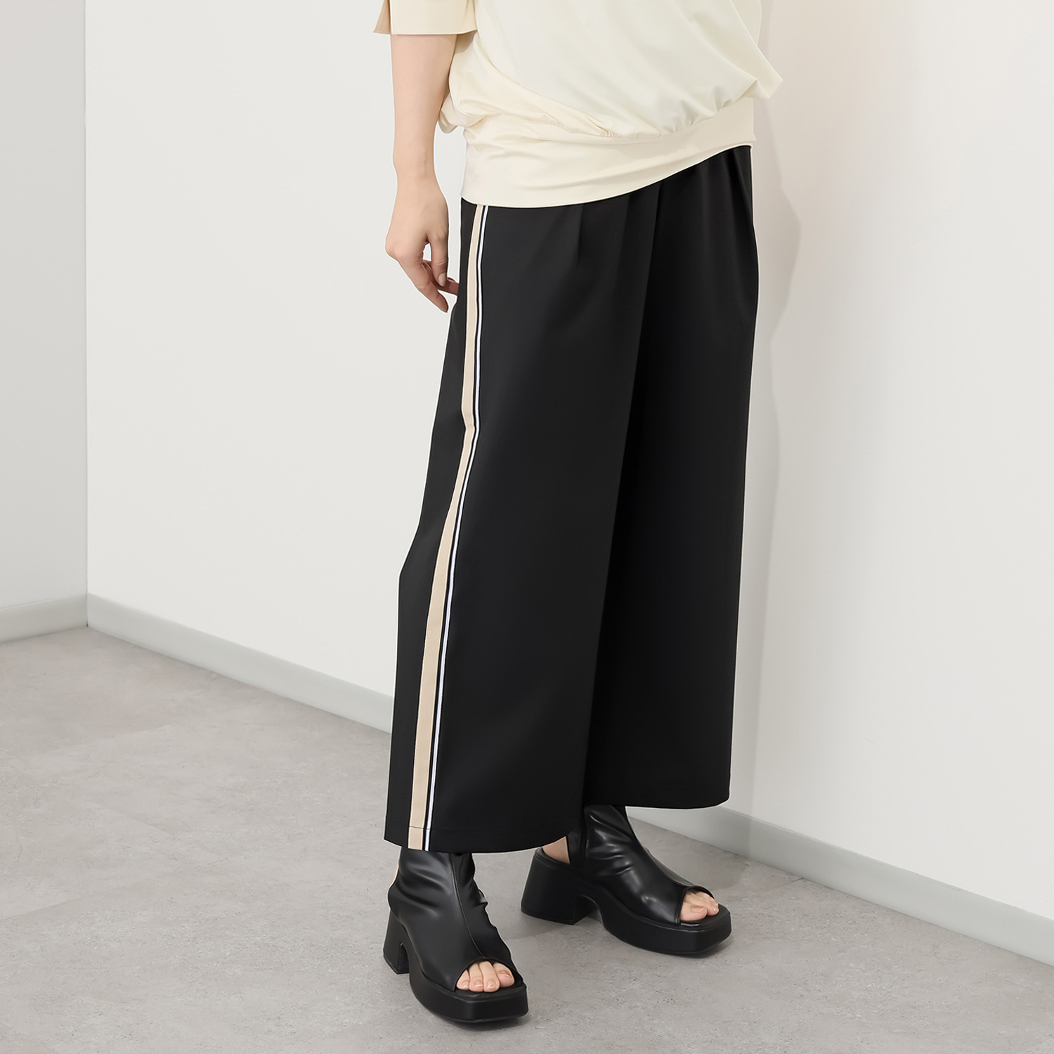 ボン・ブリコラージュ バイ　レイコ・ホウセンジ 脚長見えが叶う！ ストライプテープで ハンサムにキマる！ 旬顔サイドラインパンツ