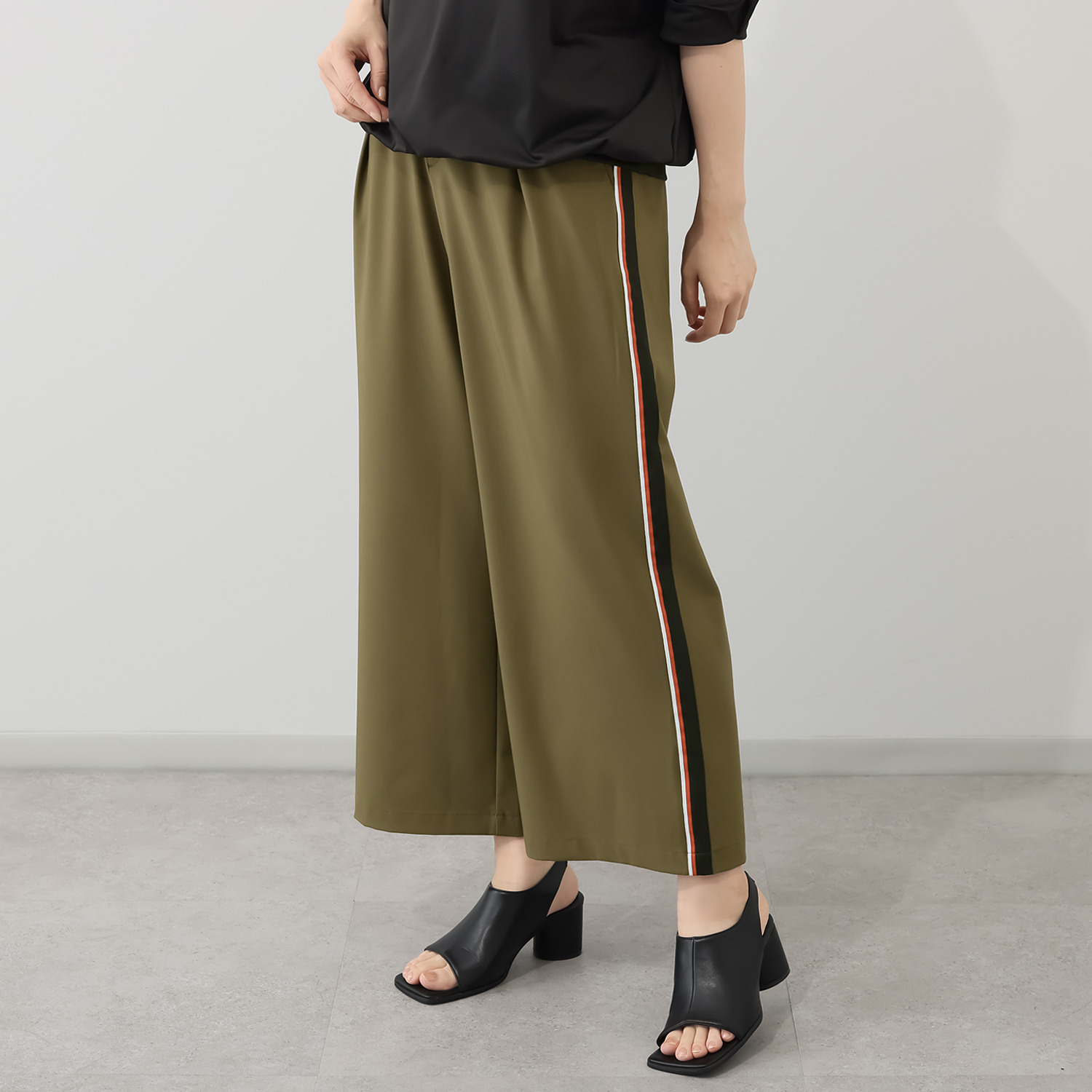 ボン・ブリコラージュ バイ　レイコ・ホウセンジ 脚長見えが叶う！ ストライプテープで ハンサムにキマる！ 旬顔サイドラインパンツ