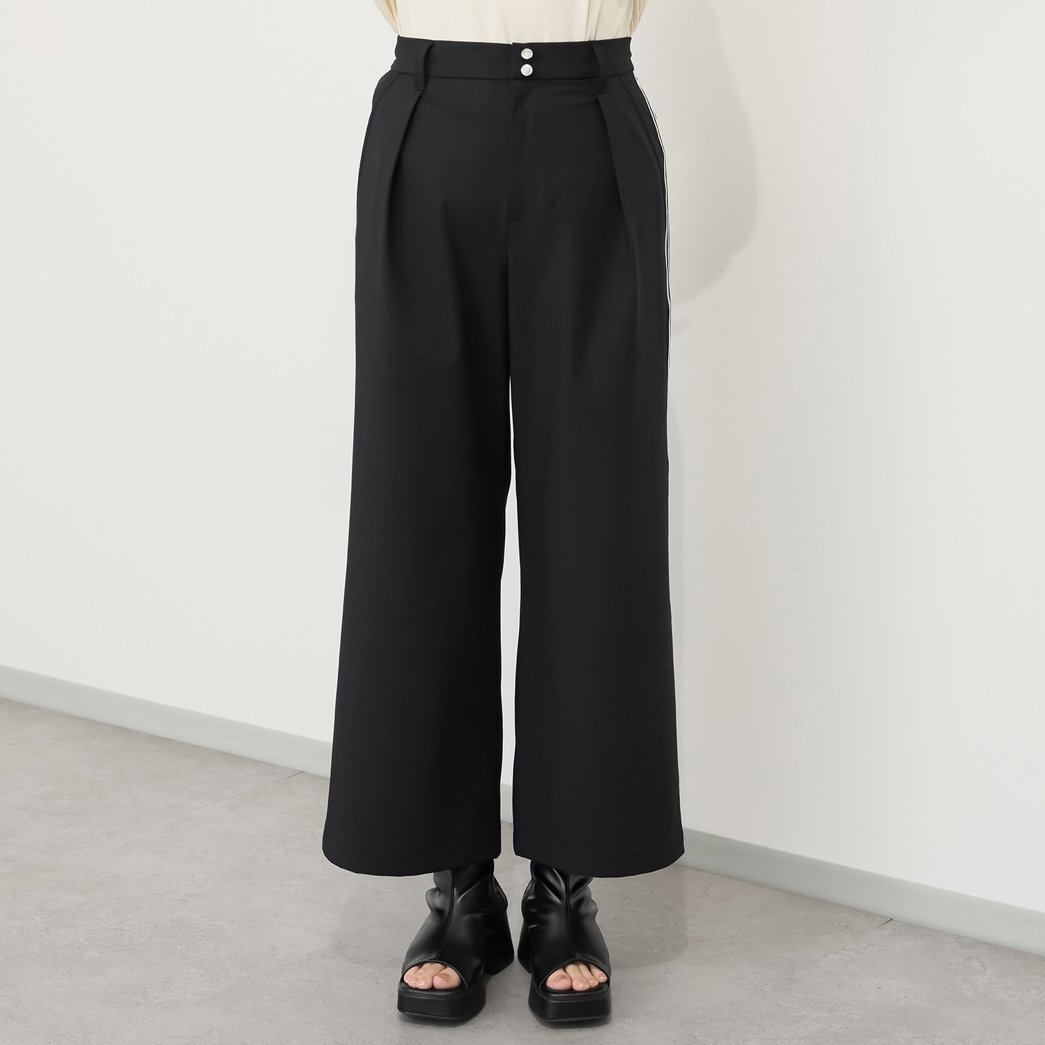 ボン・ブリコラージュ バイ　レイコ・ホウセンジ 脚長見えが叶う！ ストライプテープで ハンサムにキマる！ 旬顔サイドラインパンツ