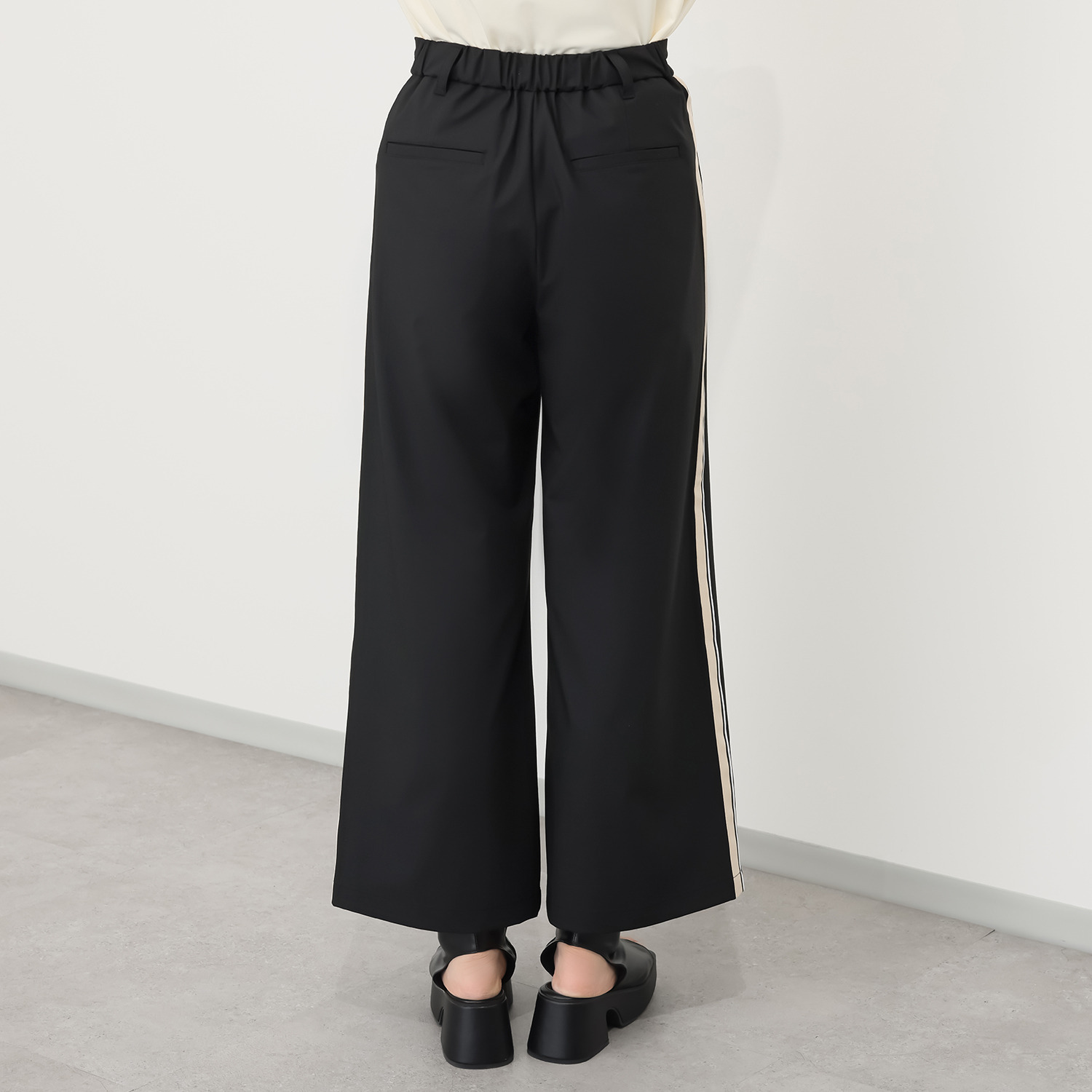 ボン・ブリコラージュ バイ　レイコ・ホウセンジ 脚長見えが叶う！ ストライプテープで ハンサムにキマる！ 旬顔サイドラインパンツ