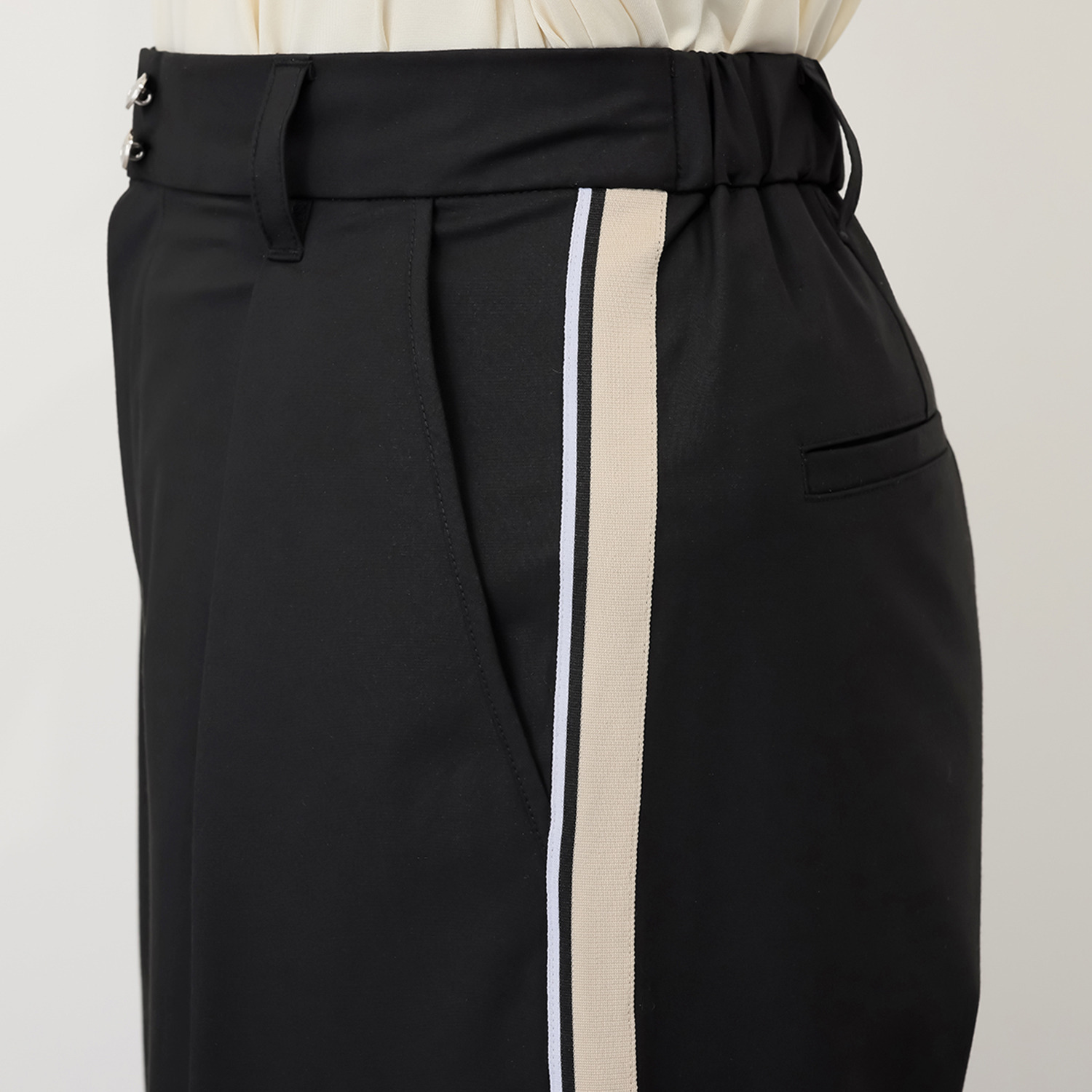 ボン・ブリコラージュ バイ　レイコ・ホウセンジ 脚長見えが叶う！ ストライプテープで ハンサムにキマる！ 旬顔サイドラインパンツ