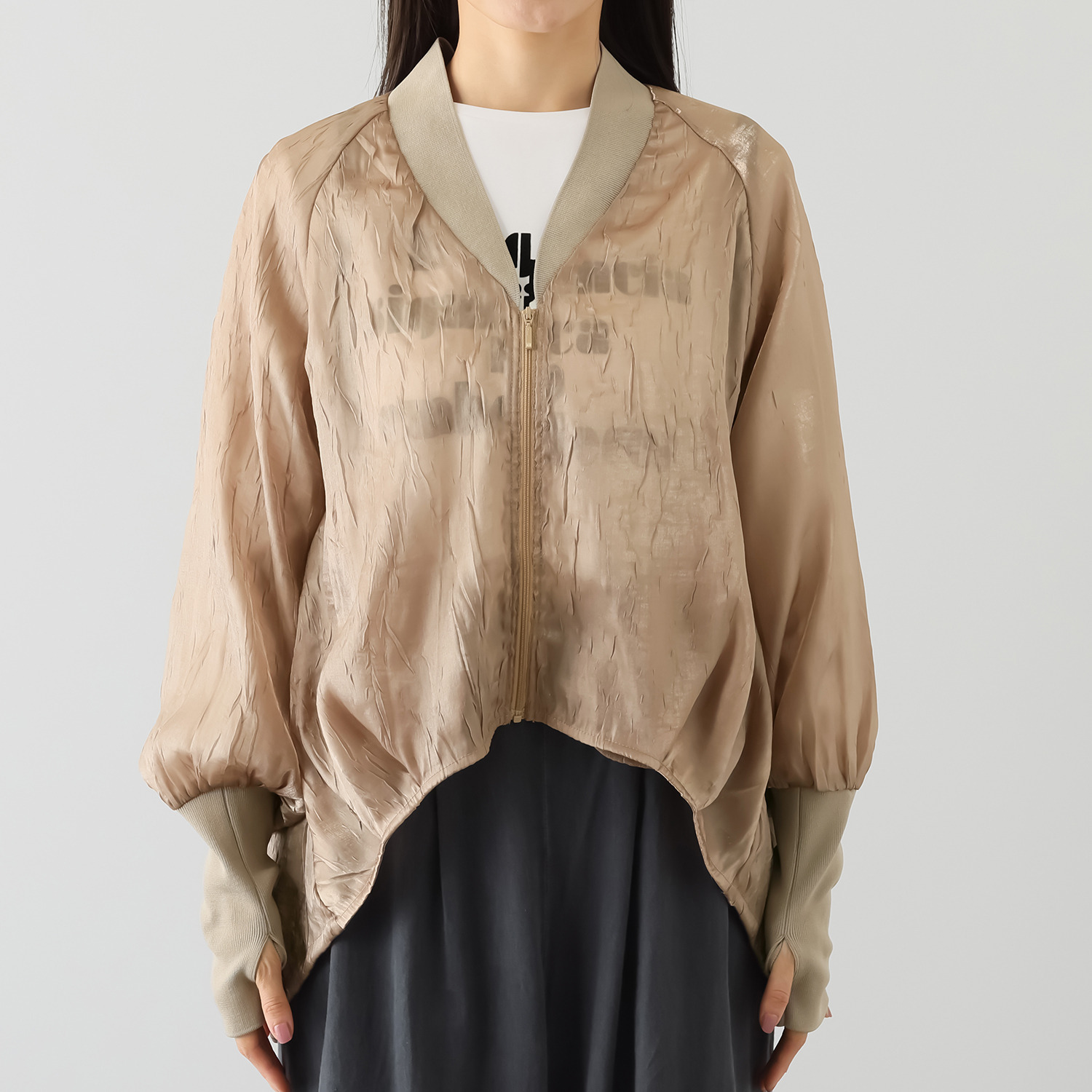 オン　ザ　エッジ 光とシアーとワッシャー スタイリッシュ見え ふんわりジップボレロ