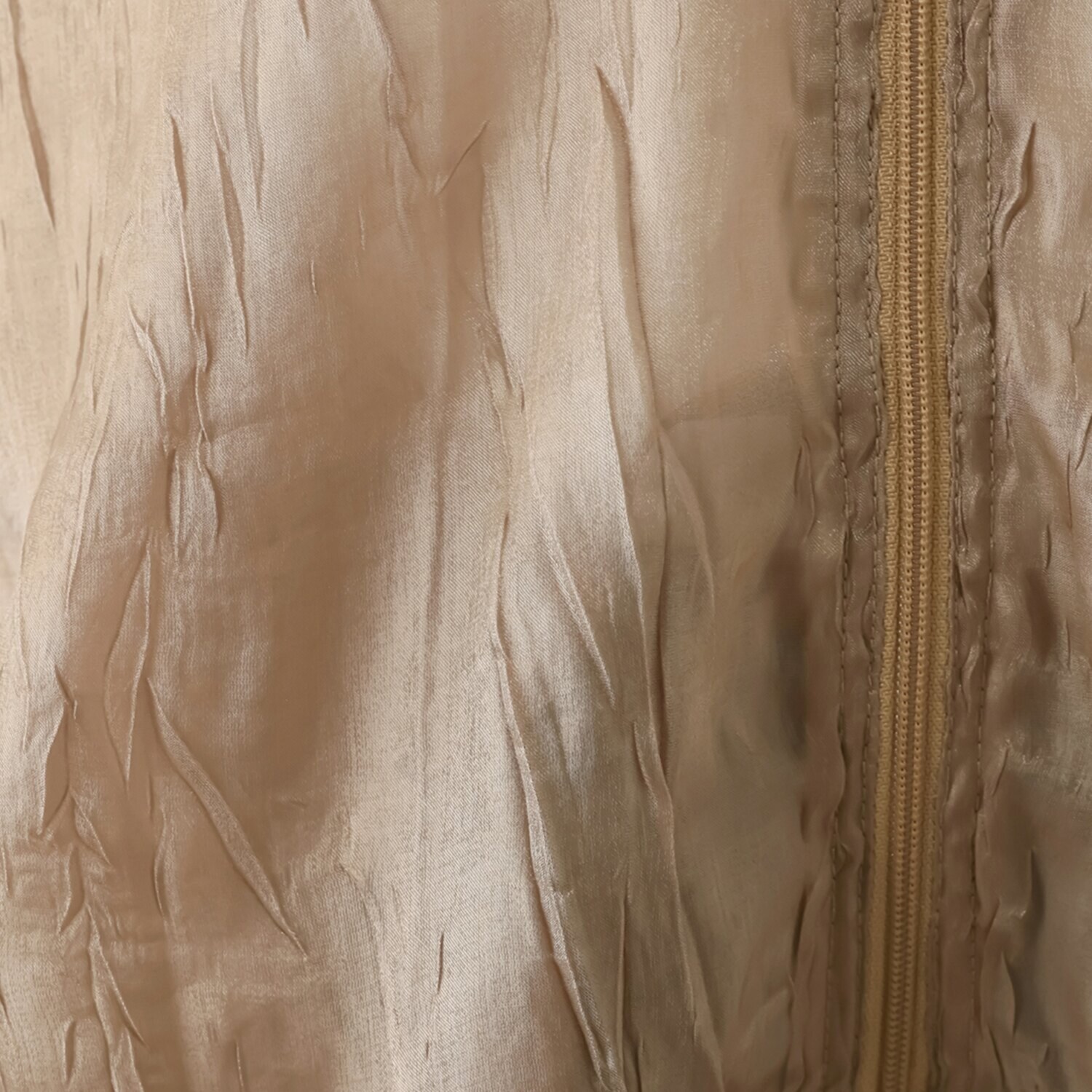 オン　ザ　エッジ 光とシアーとワッシャー スタイリッシュ見え ふんわりジップボレロ