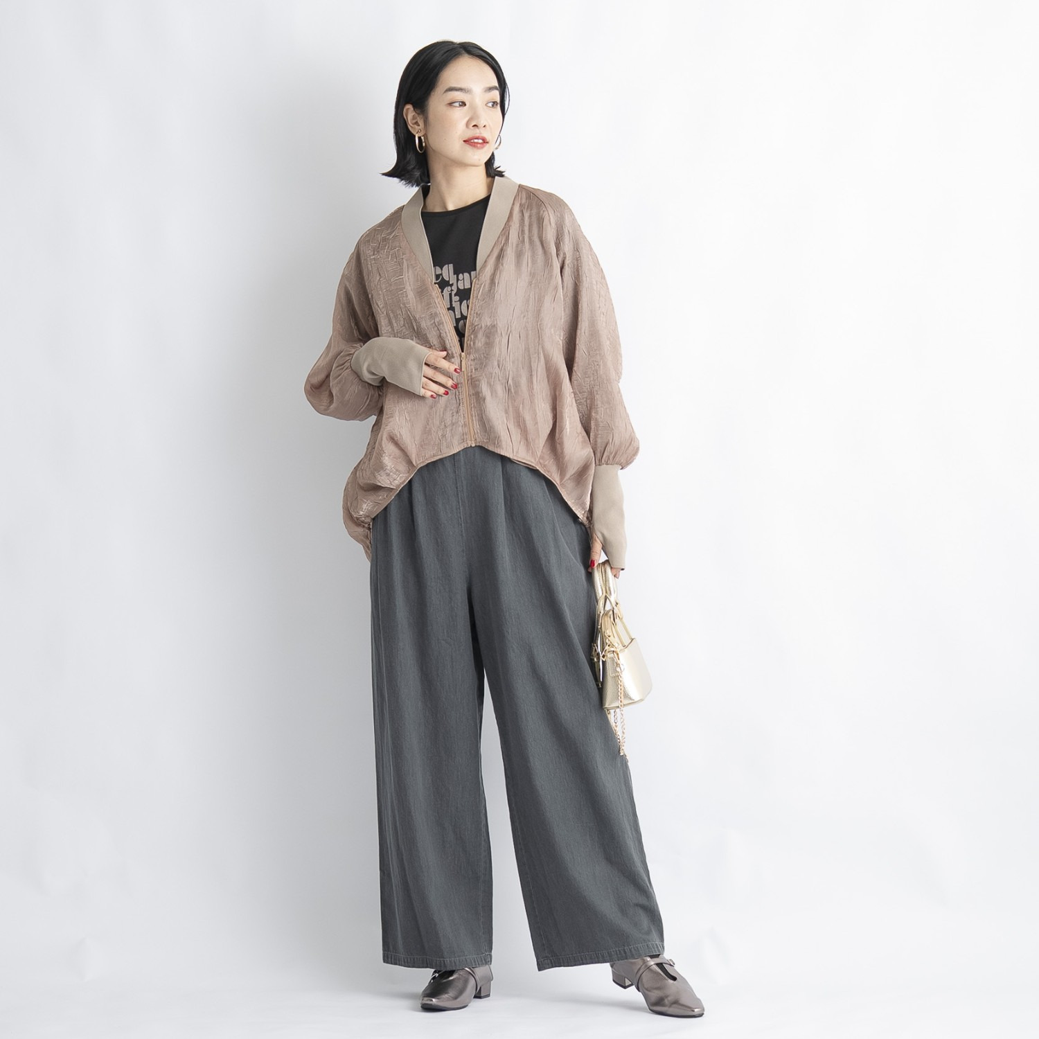 オン　ザ　エッジ 光とシアーとワッシャー スタイリッシュ見え ふんわりジップボレロ