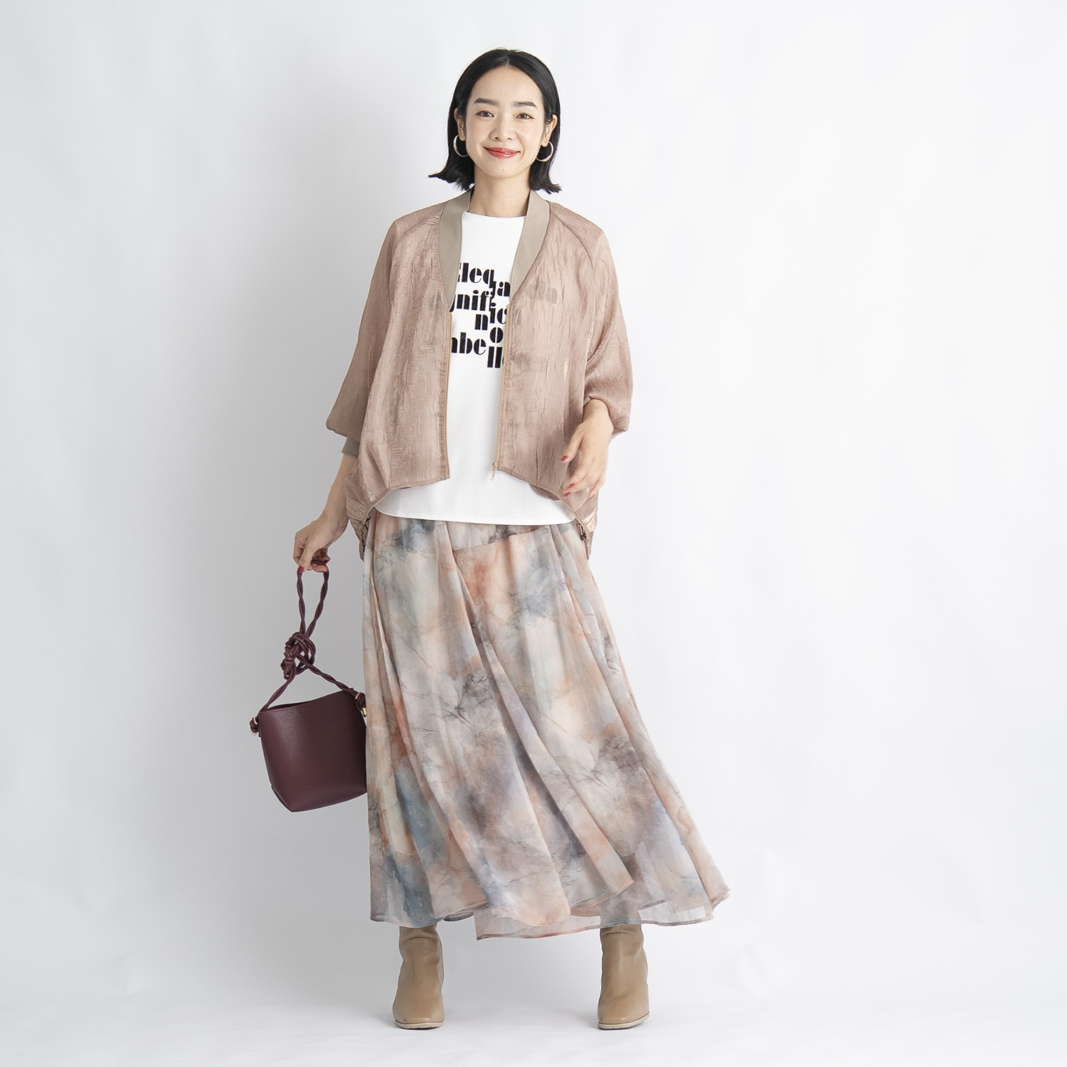 オン　ザ　エッジ 光とシアーとワッシャー スタイリッシュ見え ふんわりジップボレロ