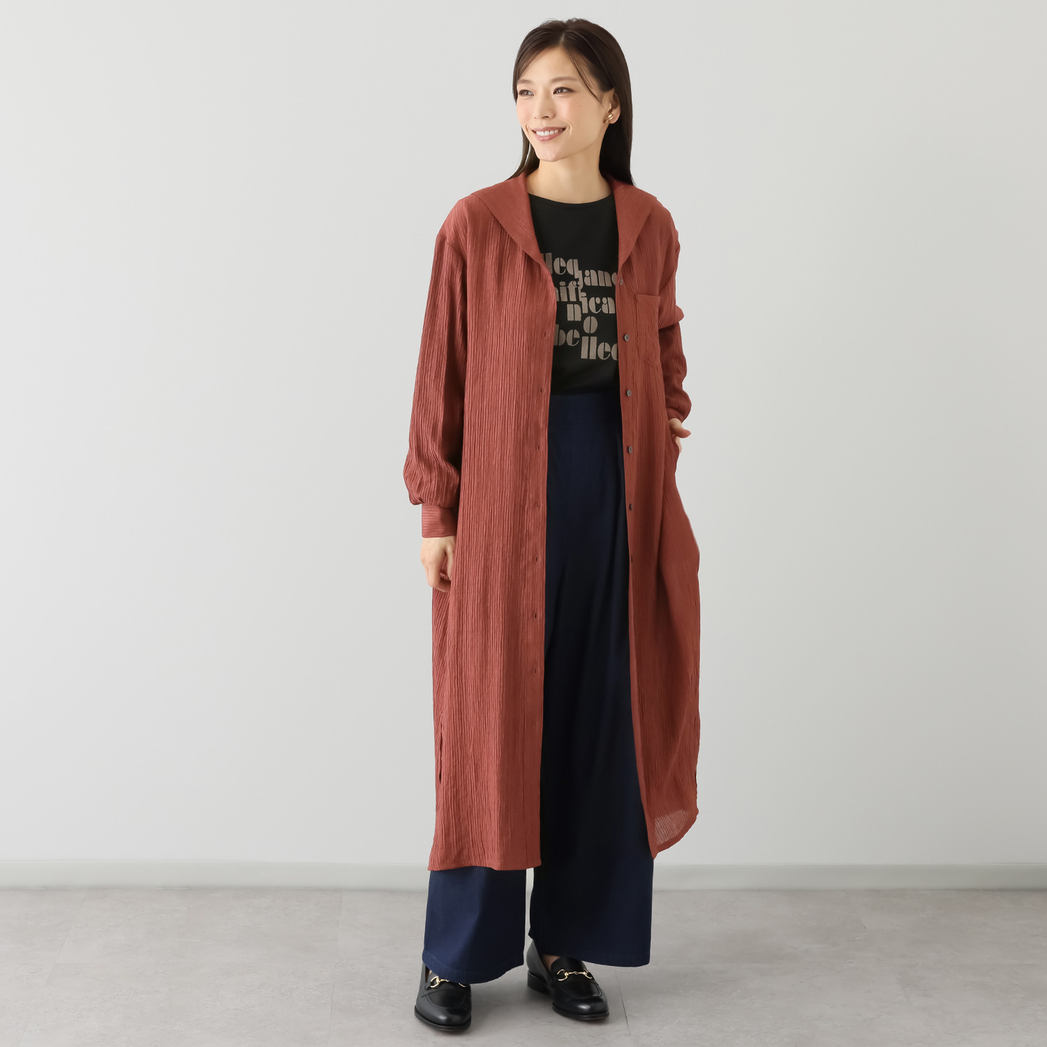 オン　ザ　エッジ セミシアーなストライプ 楊柳素材が肌に心地良い セーラーカラー 長袖ロングチュニック