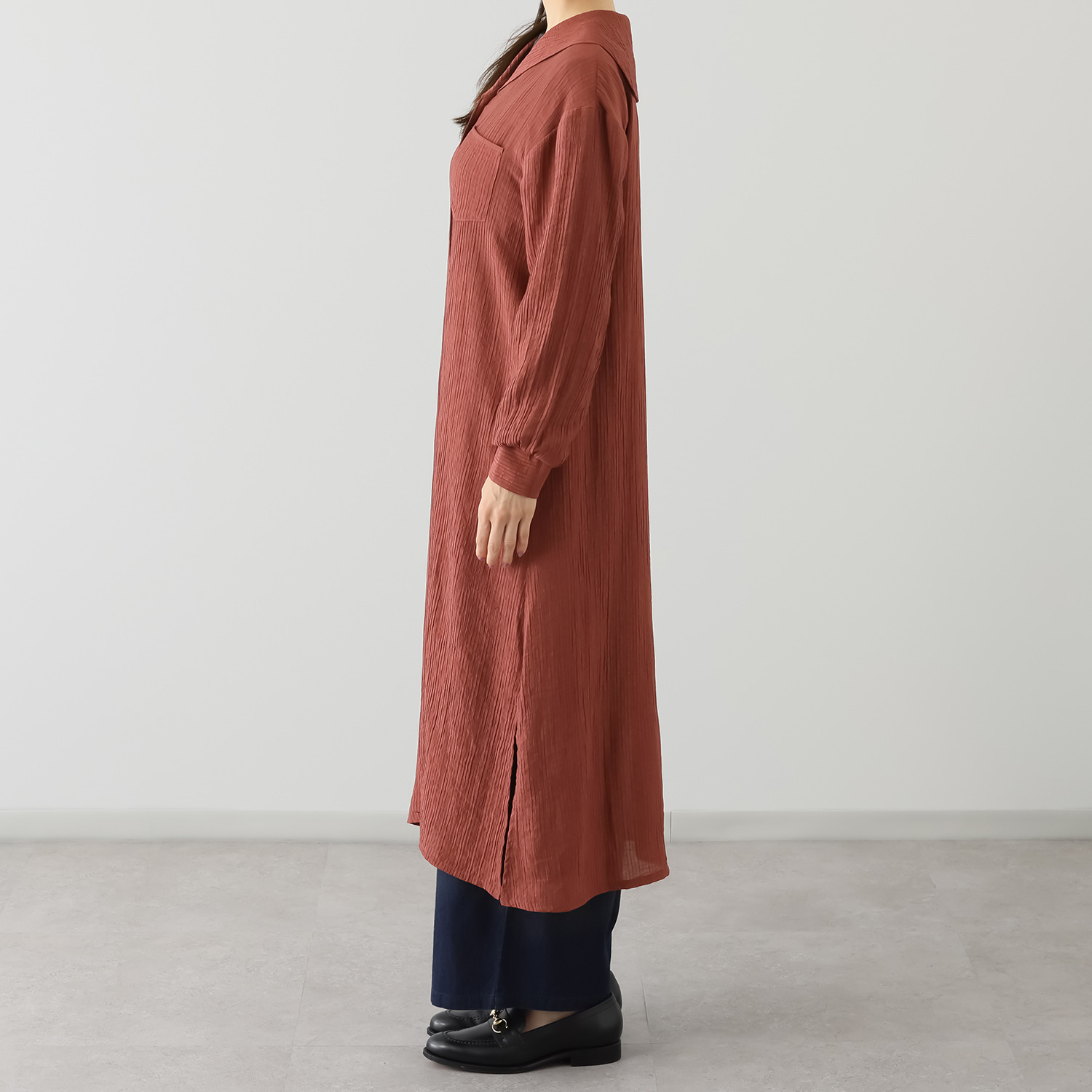 オン　ザ　エッジ セミシアーなストライプ 楊柳素材が肌に心地良い セーラーカラー 長袖ロングチュニック