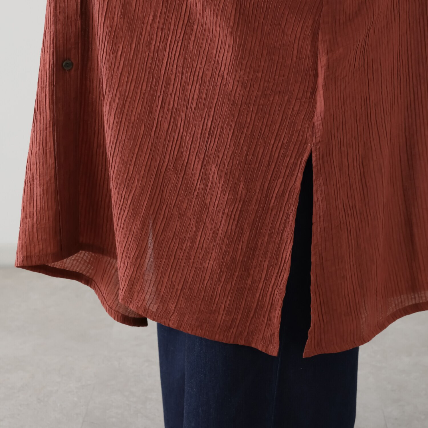 オン　ザ　エッジ セミシアーなストライプ 楊柳素材が肌に心地良い セーラーカラー 長袖ロングチュニック