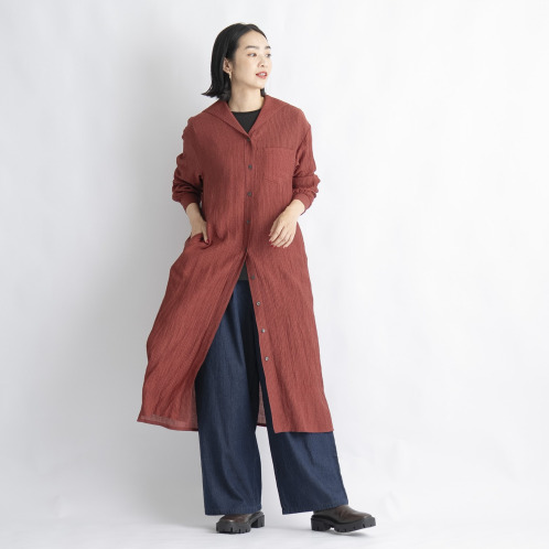 オン　ザ　エッジ　セミシアーなストライプ　楊柳素材が肌に心地良い　セーラーカラー　長袖ロングチュニック