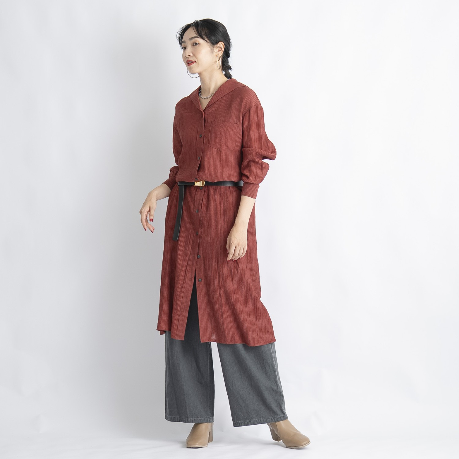 オン　ザ　エッジ セミシアーなストライプ 楊柳素材が肌に心地良い セーラーカラー 長袖ロングチュニック