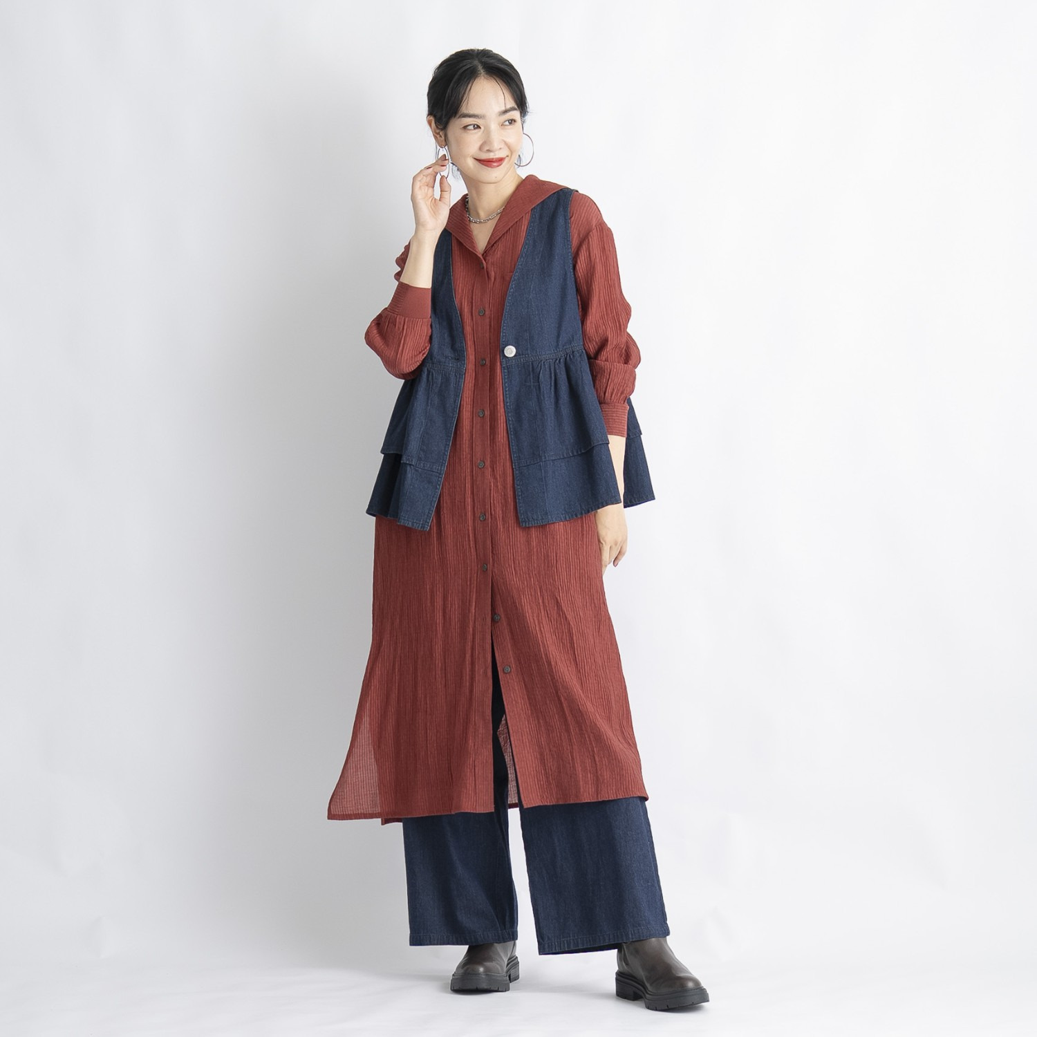 オン　ザ　エッジ セミシアーなストライプ 楊柳素材が肌に心地良い セーラーカラー 長袖ロングチュニック