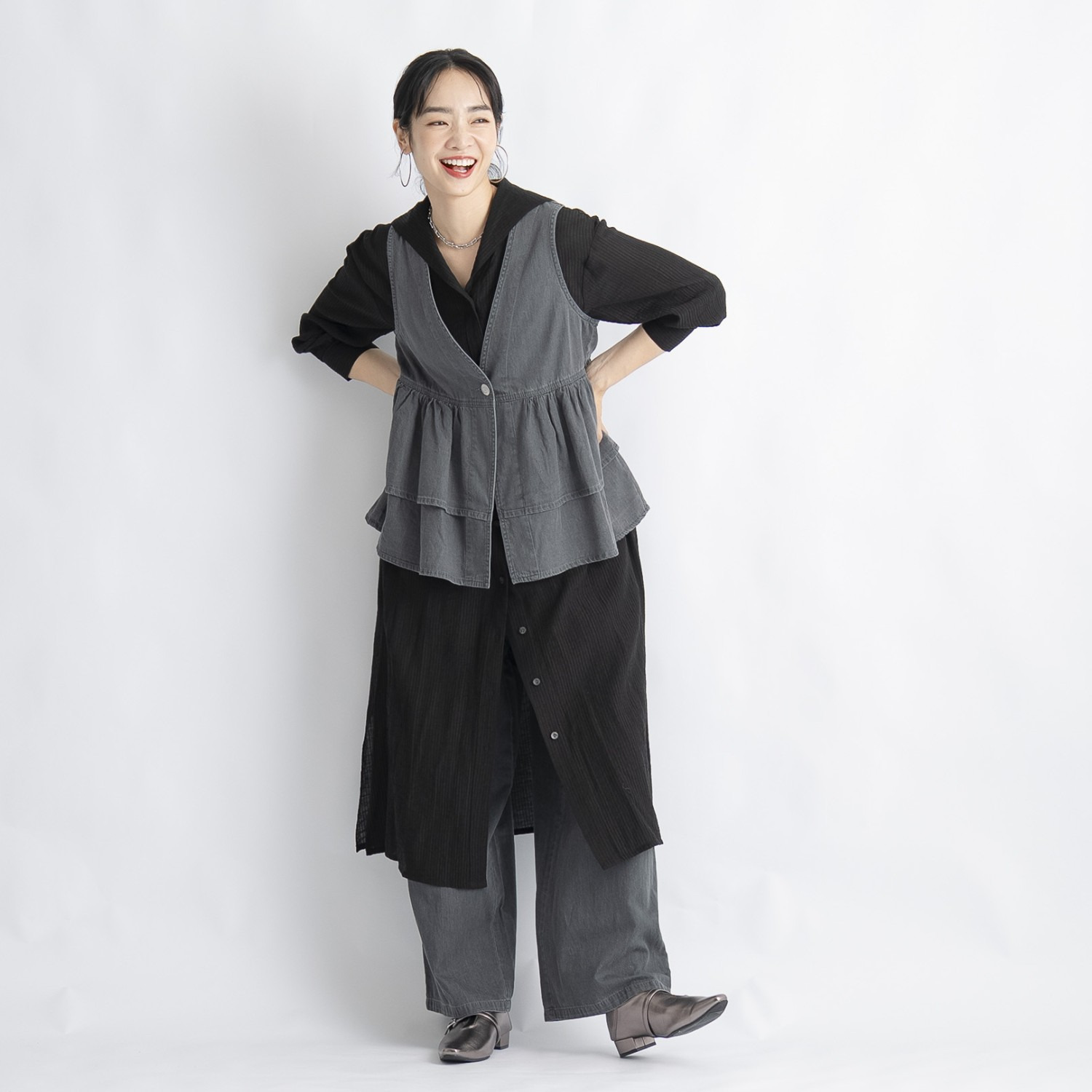 オン　ザ　エッジ セミシアーなストライプ 楊柳素材が肌に心地良い セーラーカラー 長袖ロングチュニック