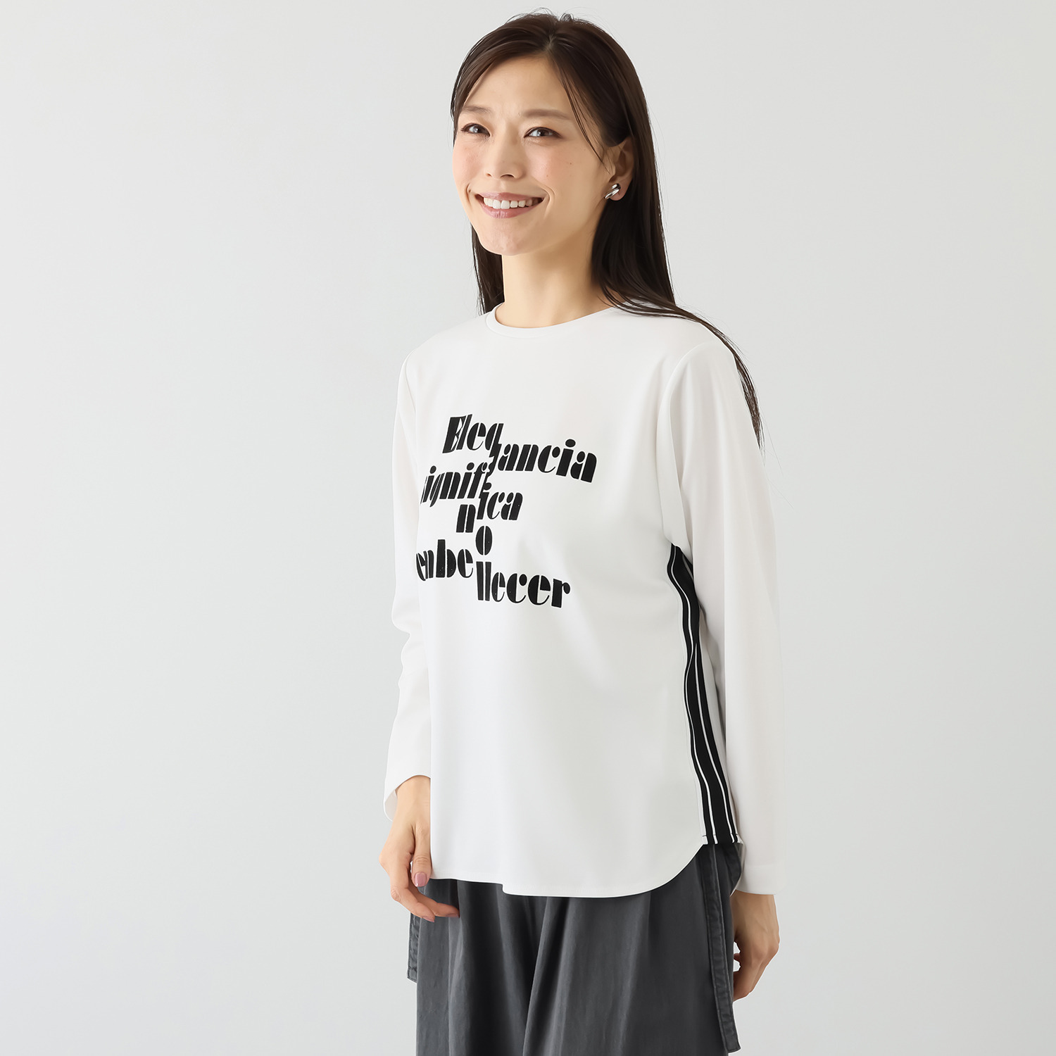 オン　ザ　エッジ サラッと肌心地抜群 フロッキー＆ラインテープ さりげなおしゃれ 長袖ロゴプルオーバー