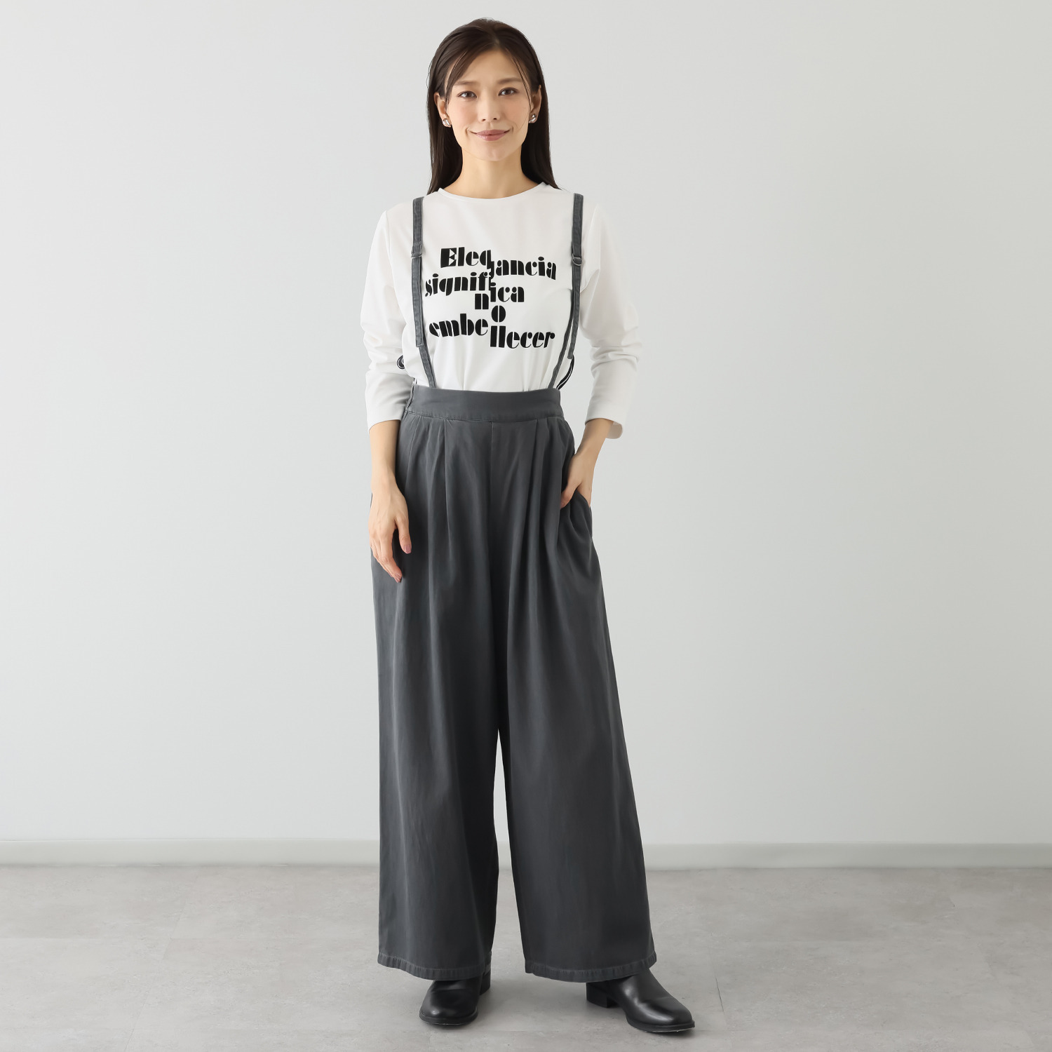 オン　ザ　エッジ ライトなデニムで スタイルアップ サスペンダー付 タックイージーパンツ