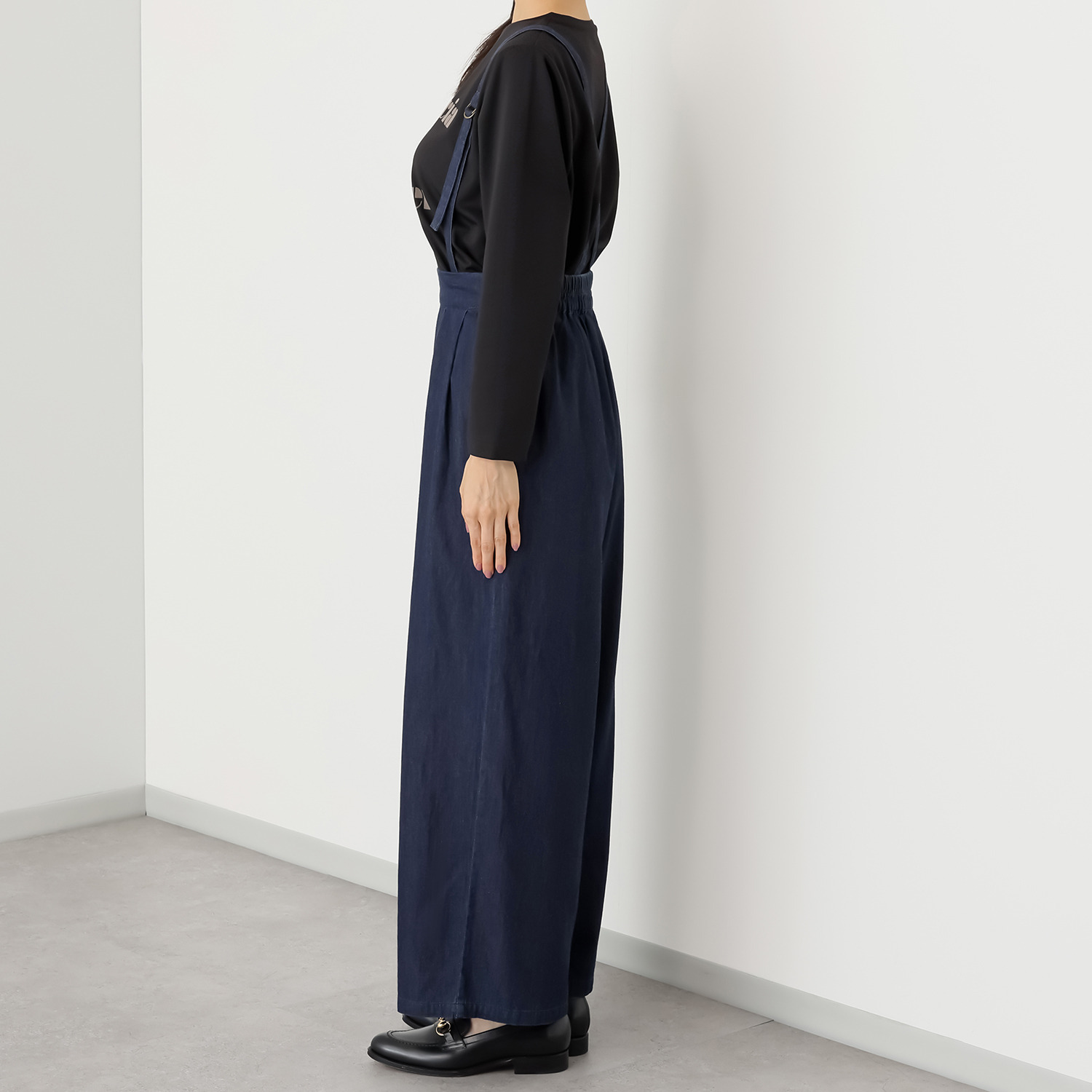 オン　ザ　エッジ ライトなデニムで スタイルアップ サスペンダー付 タックイージーパンツ