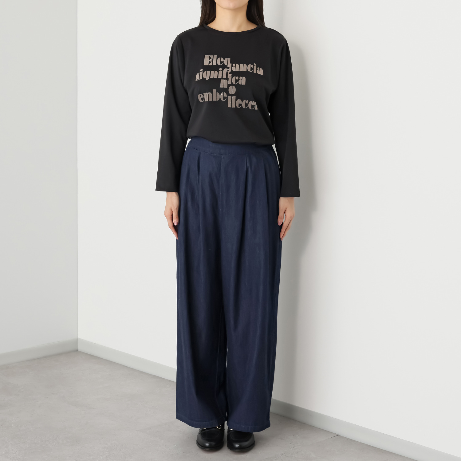 オン　ザ　エッジ ライトなデニムで スタイルアップ サスペンダー付 タックイージーパンツ