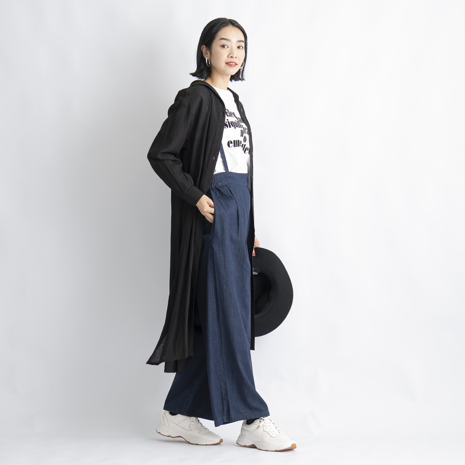 オン　ザ　エッジ ライトなデニムで スタイルアップ サスペンダー付 タックイージーパンツ