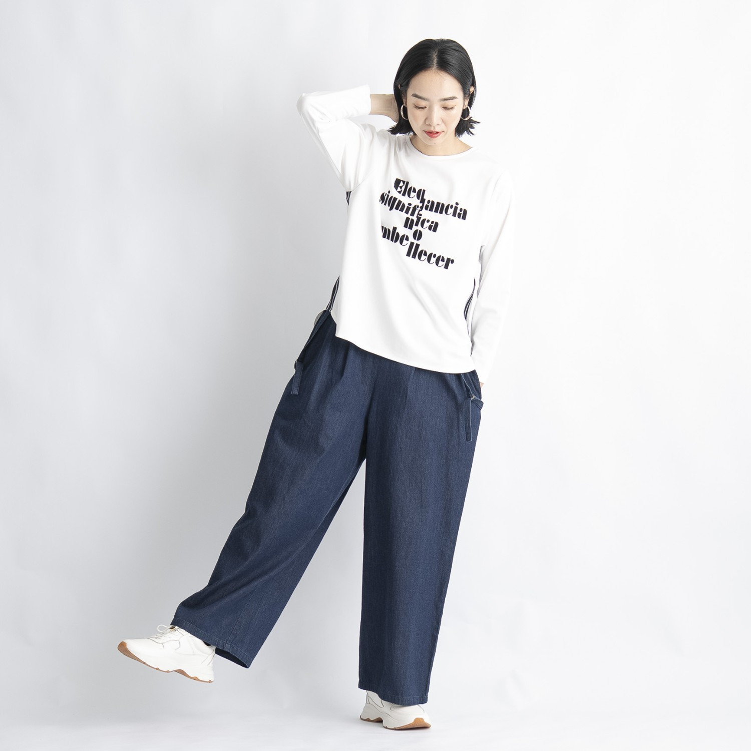 オン　ザ　エッジ ライトなデニムで スタイルアップ サスペンダー付 タックイージーパンツ