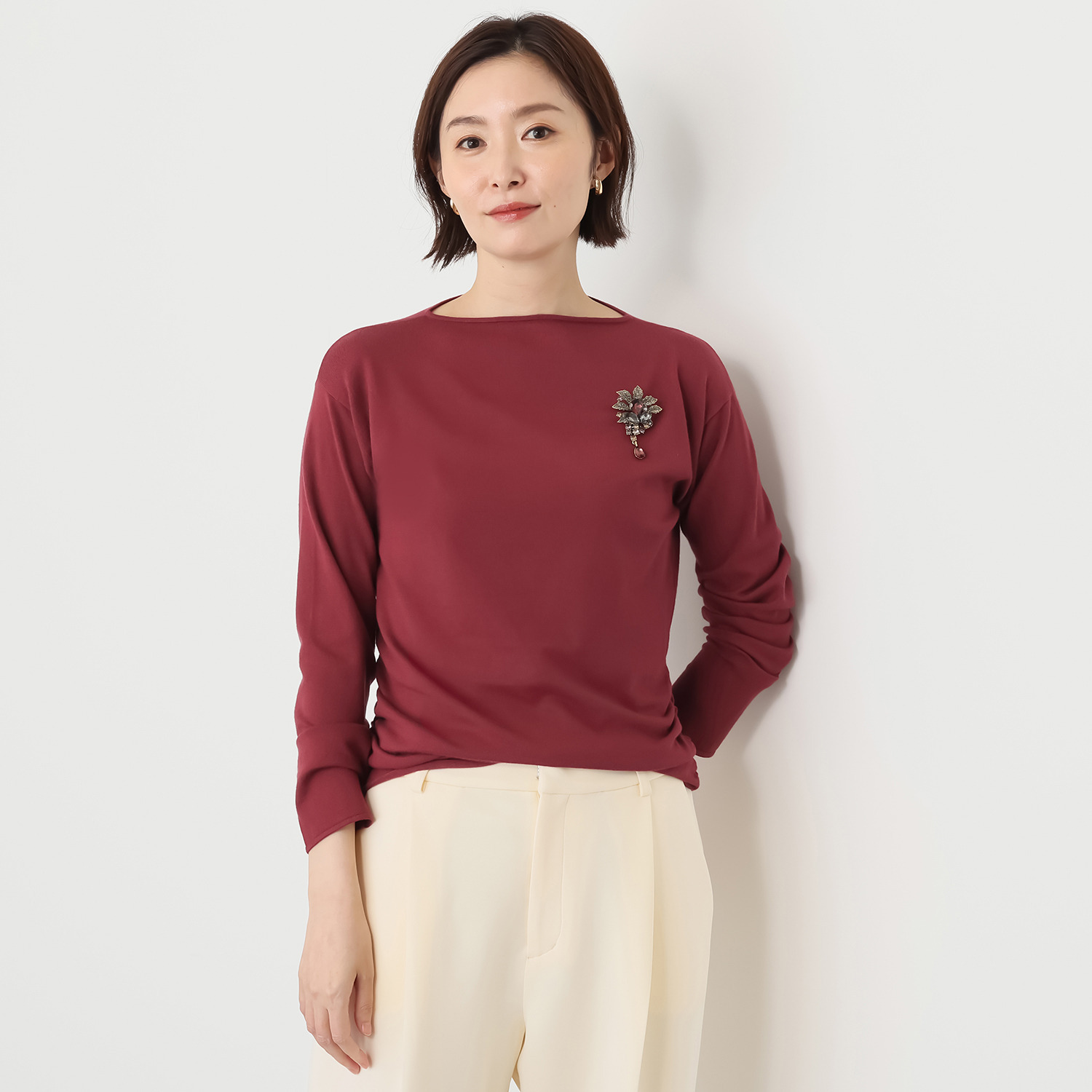 キリ　エ　キリ ブローチ付 シャーリングデザイン ニットプルオーバー