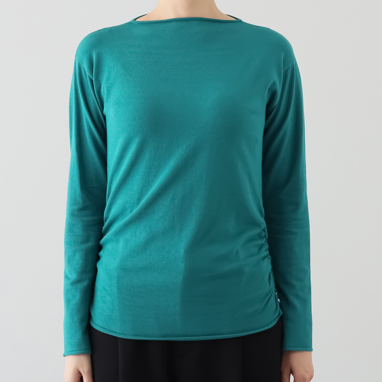 キリ　エ　キリ ブローチ付 シャーリングデザイン ニットプルオーバー