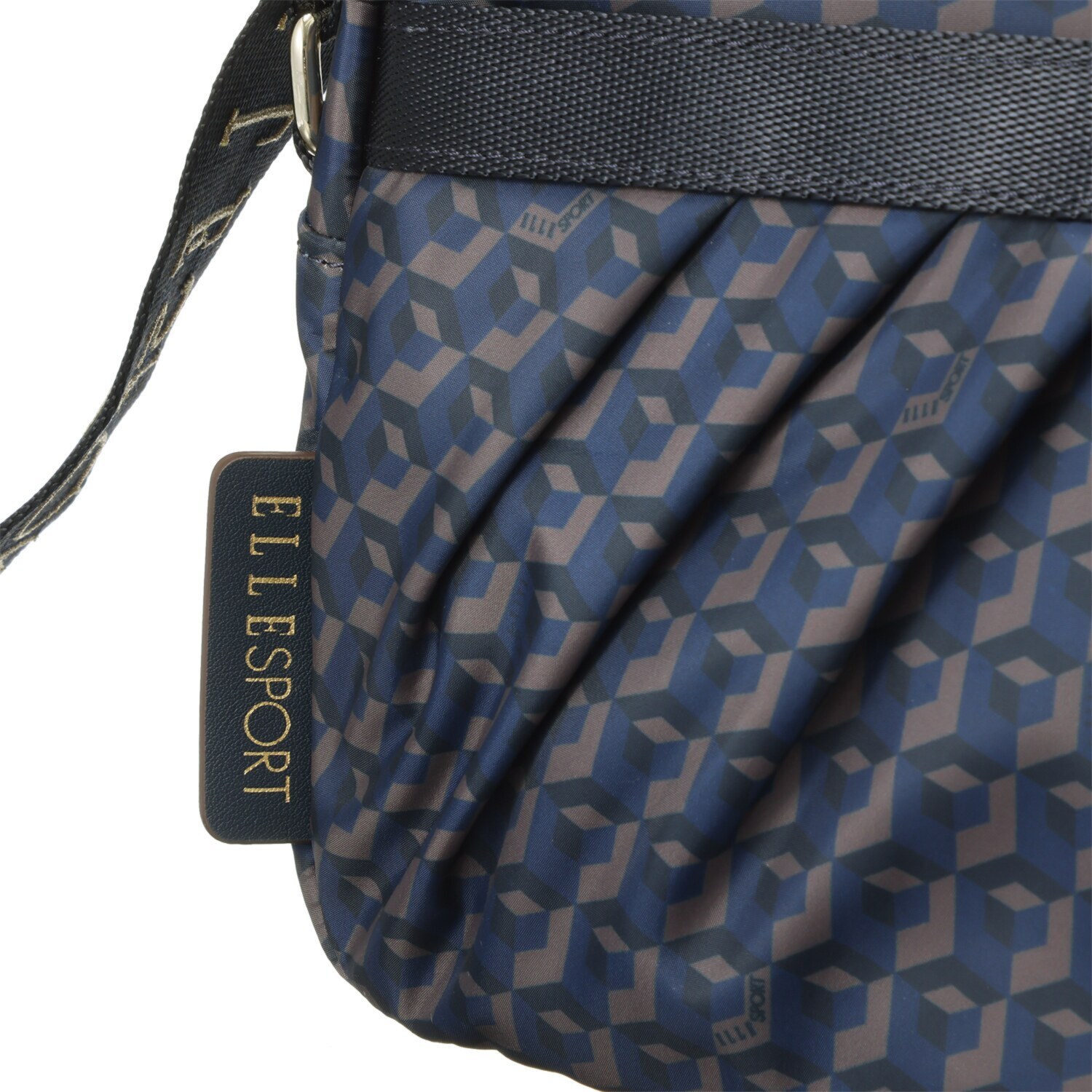 ＥＬＬＥ　ＳＰＯＲＴ はっ水 お財布機能付 軽量ショルダーバッグ