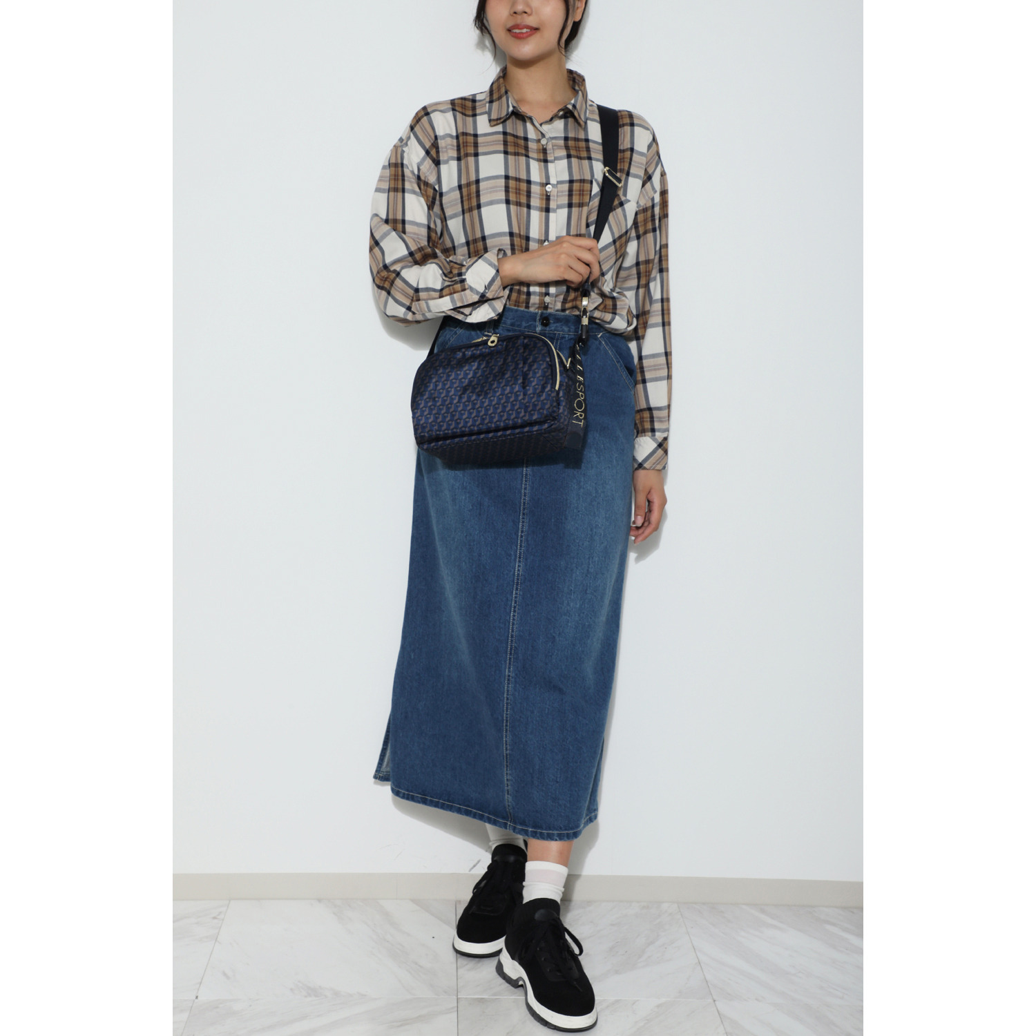 ＥＬＬＥ　ＳＰＯＲＴ はっ水 お財布機能付 軽量ショルダーバッグ