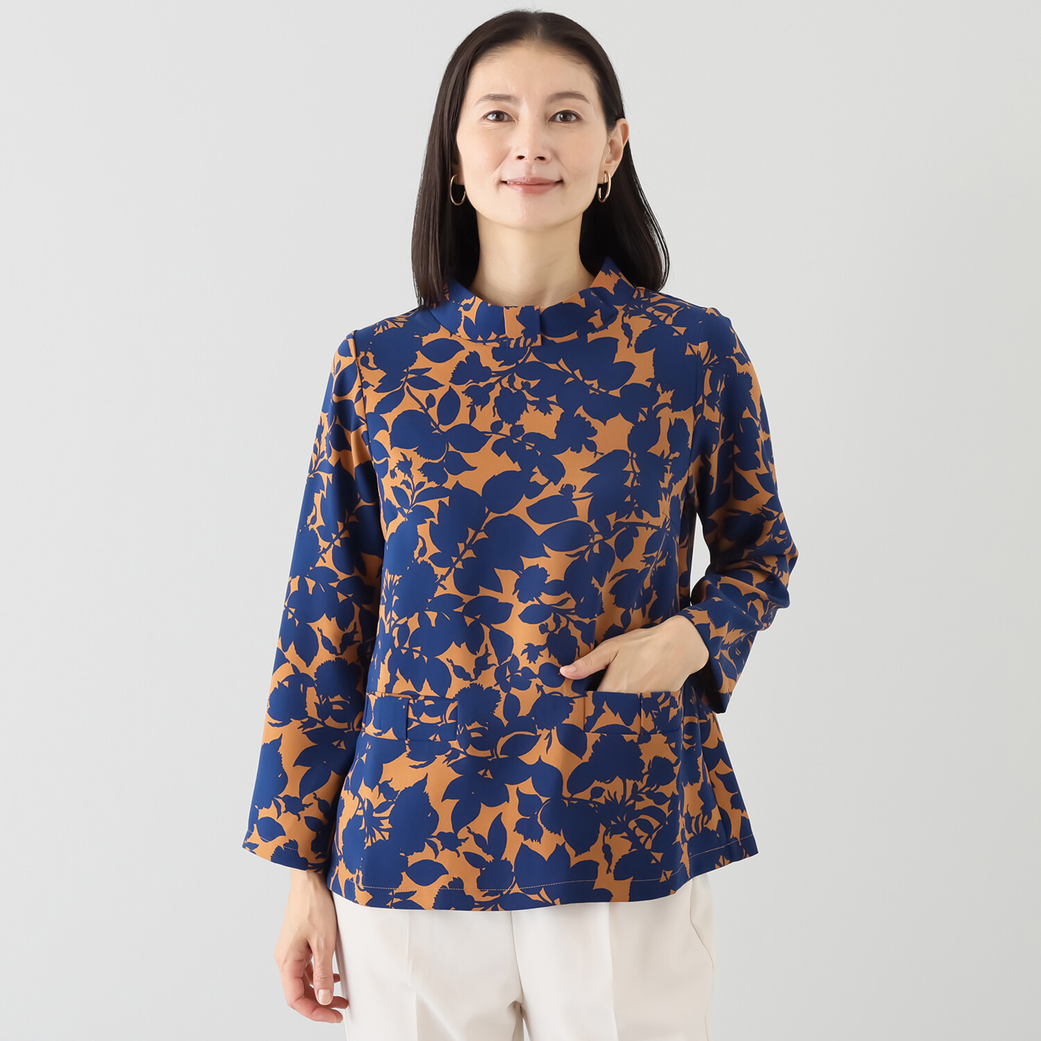 エムジェイアール　バイ マチコ　ジント　ロンドン オリジナルプリント ノットモティーフ ハイネックプルオーバー