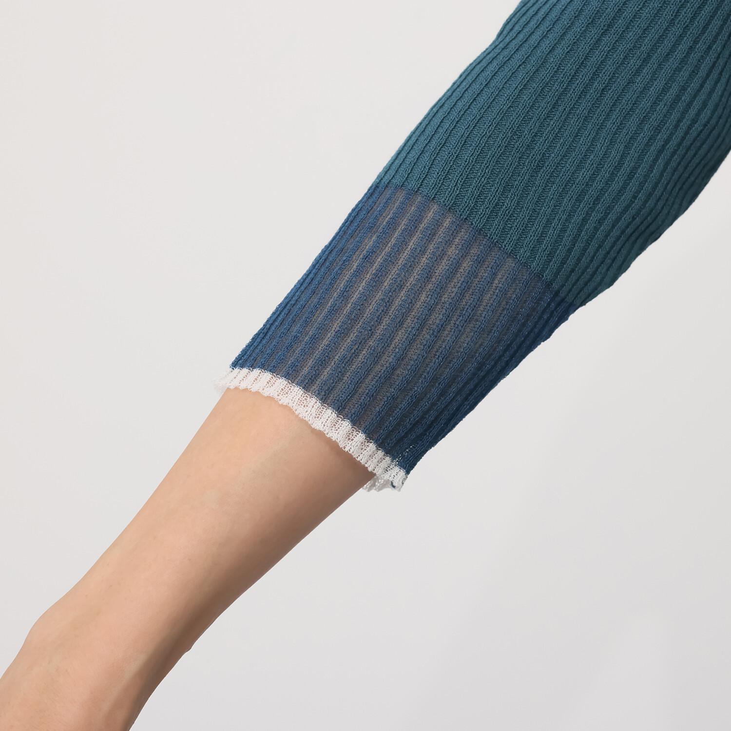 ミューリエ “女っポロ”で スマートきれい 袖口コンビ ポロシャツ風 ニットプルオーバー