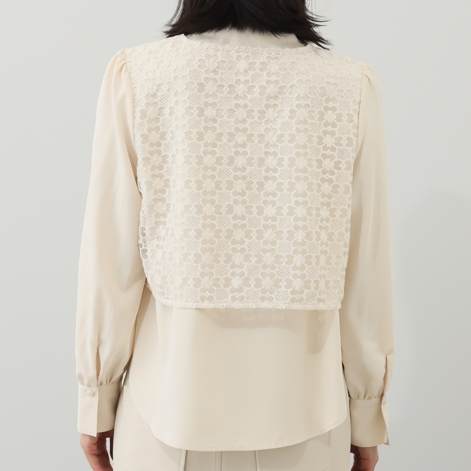 ミューリエ クラス感のある 華やぎジレ レイヤード風 デザインシャツ