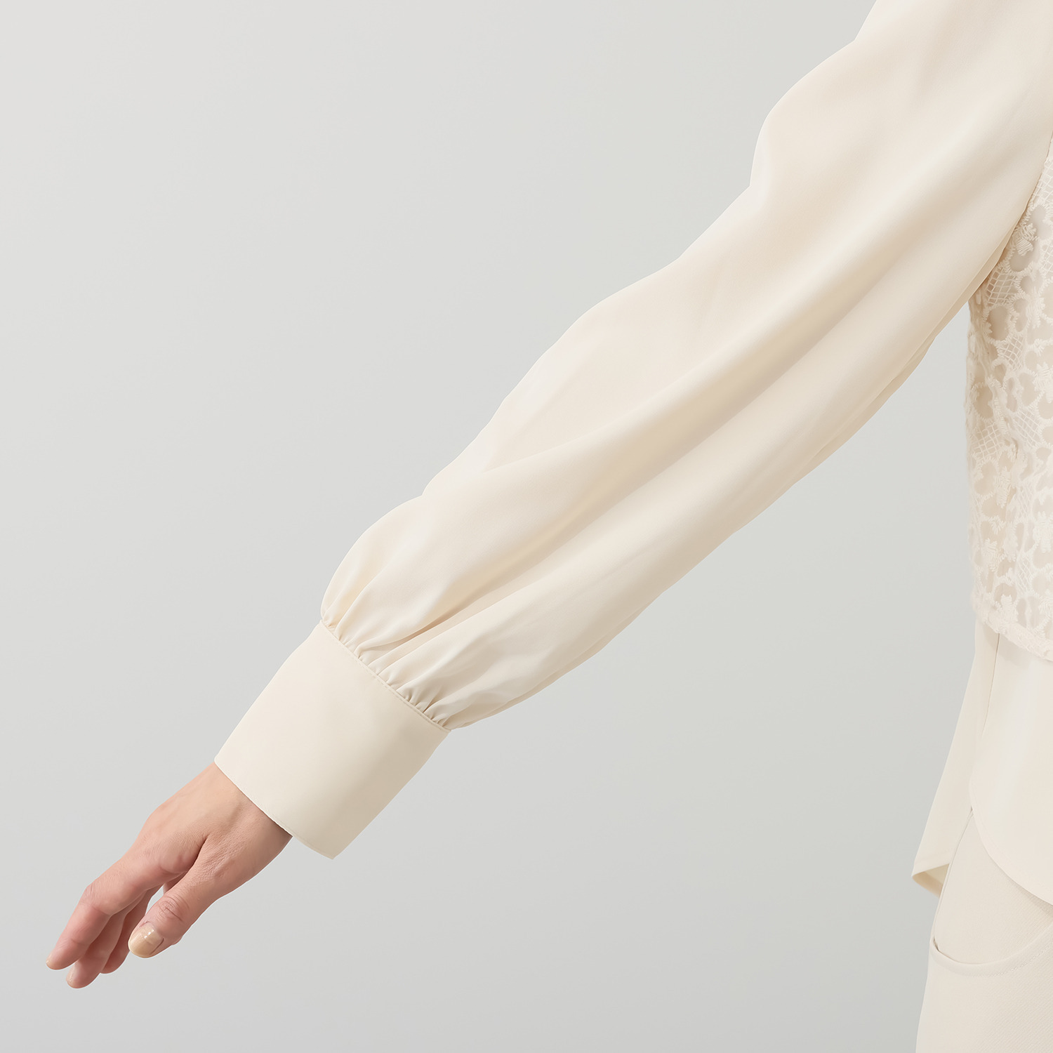 ミューリエ クラス感のある 華やぎジレ レイヤード風 デザインシャツ