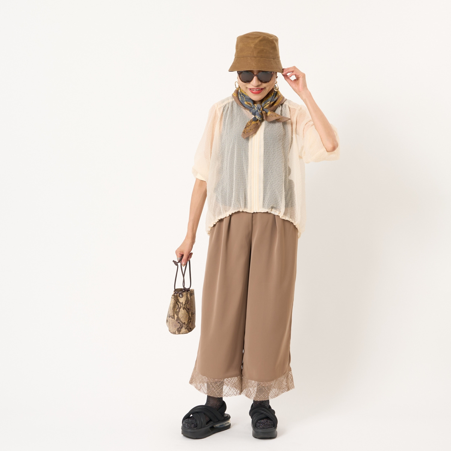 ミューリエ ふんわり儚げな存在感 シアー素材 バルーンブルゾン