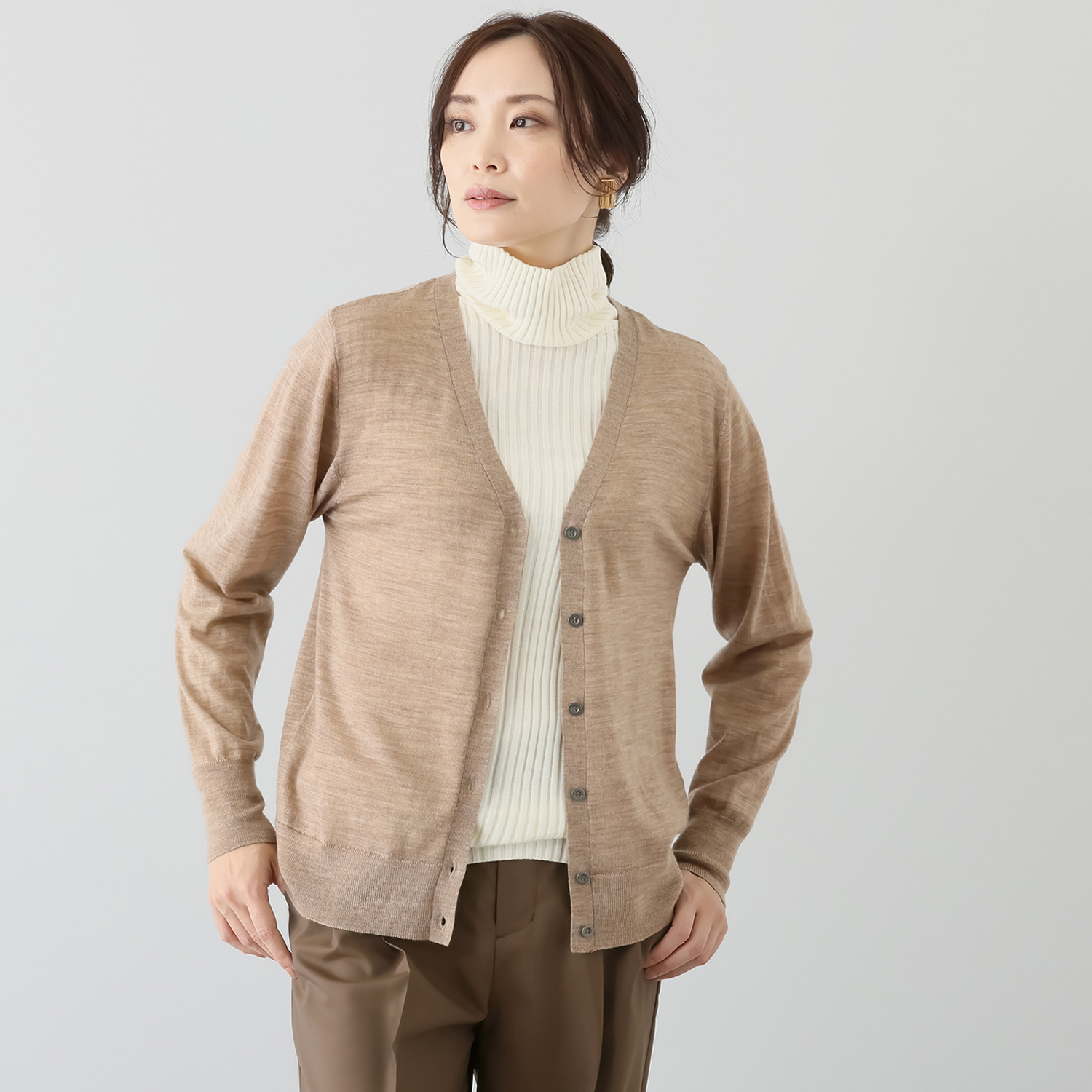 ソアージュ ウール１００％ ハイゲージ Ｖネックカーディガン