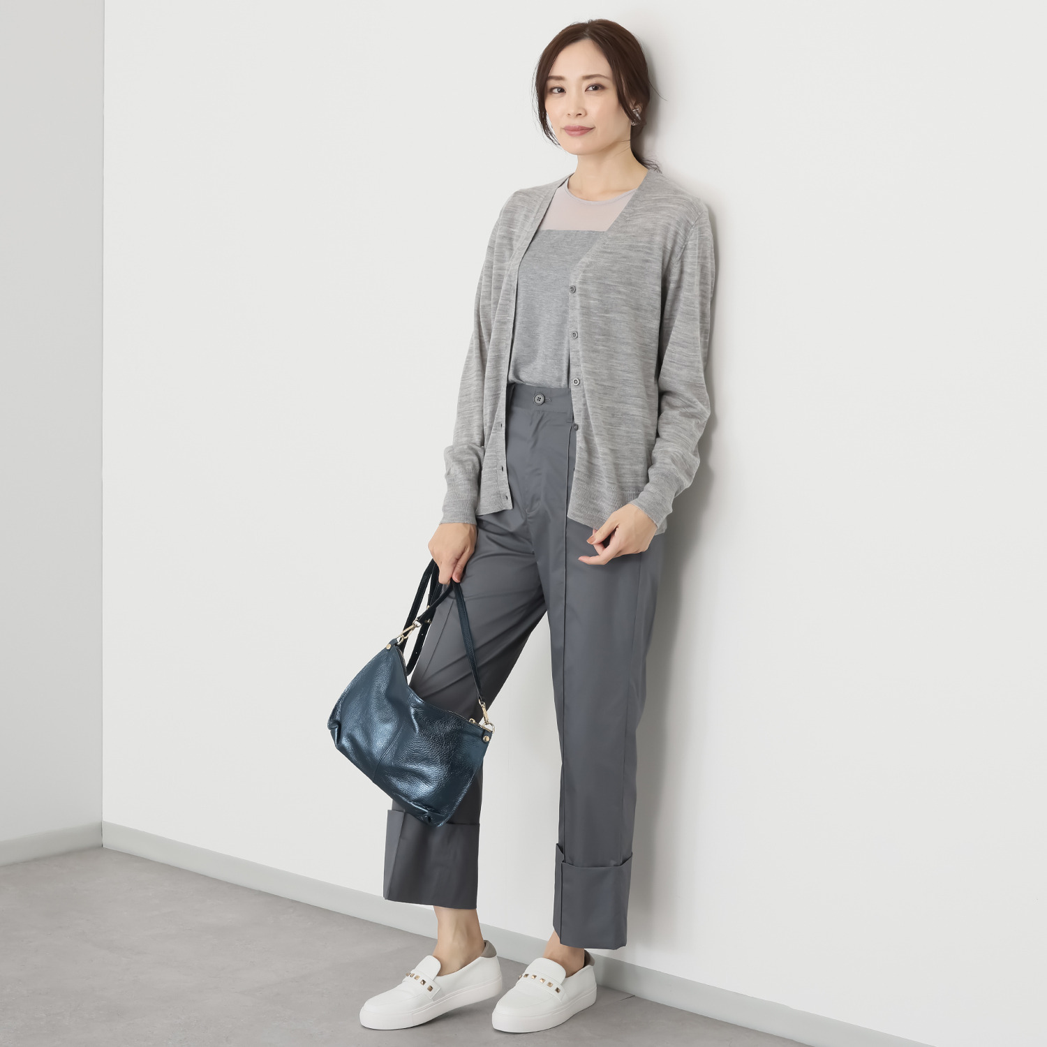 ソアージュ ウール１００％ ハイゲージ Ｖネックカーディガン