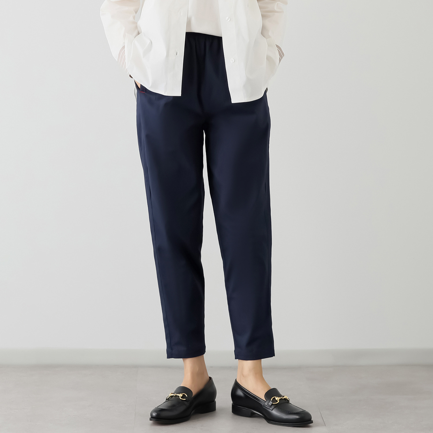 ヴィ・ドゥース コットン混ツイル微起毛 フレンチカジュアル 三角ラインで魅せる 大人のテーパードパンツ