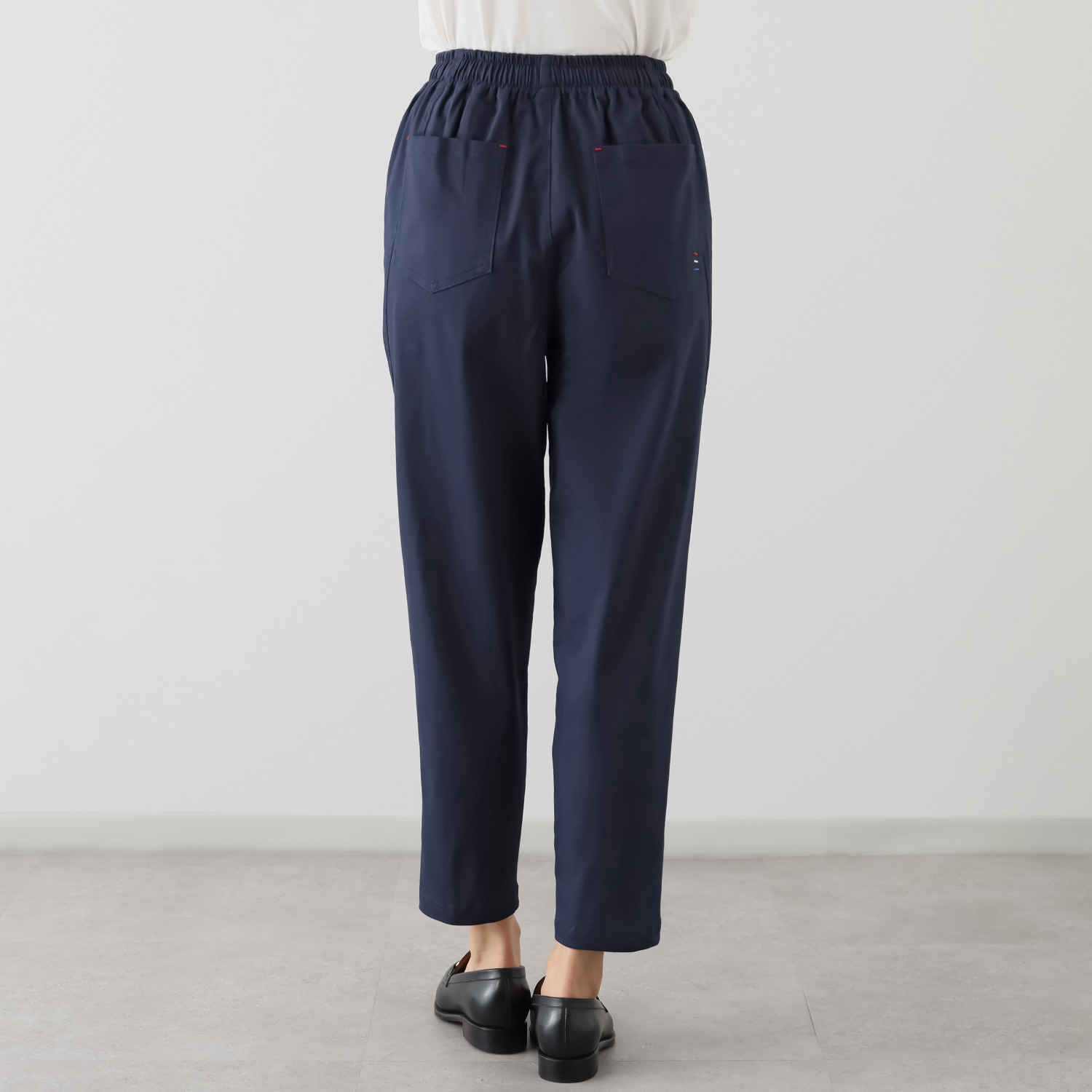 ヴィ・ドゥース コットン混ツイル微起毛 フレンチカジュアル 三角ラインで魅せる 大人のテーパードパンツ