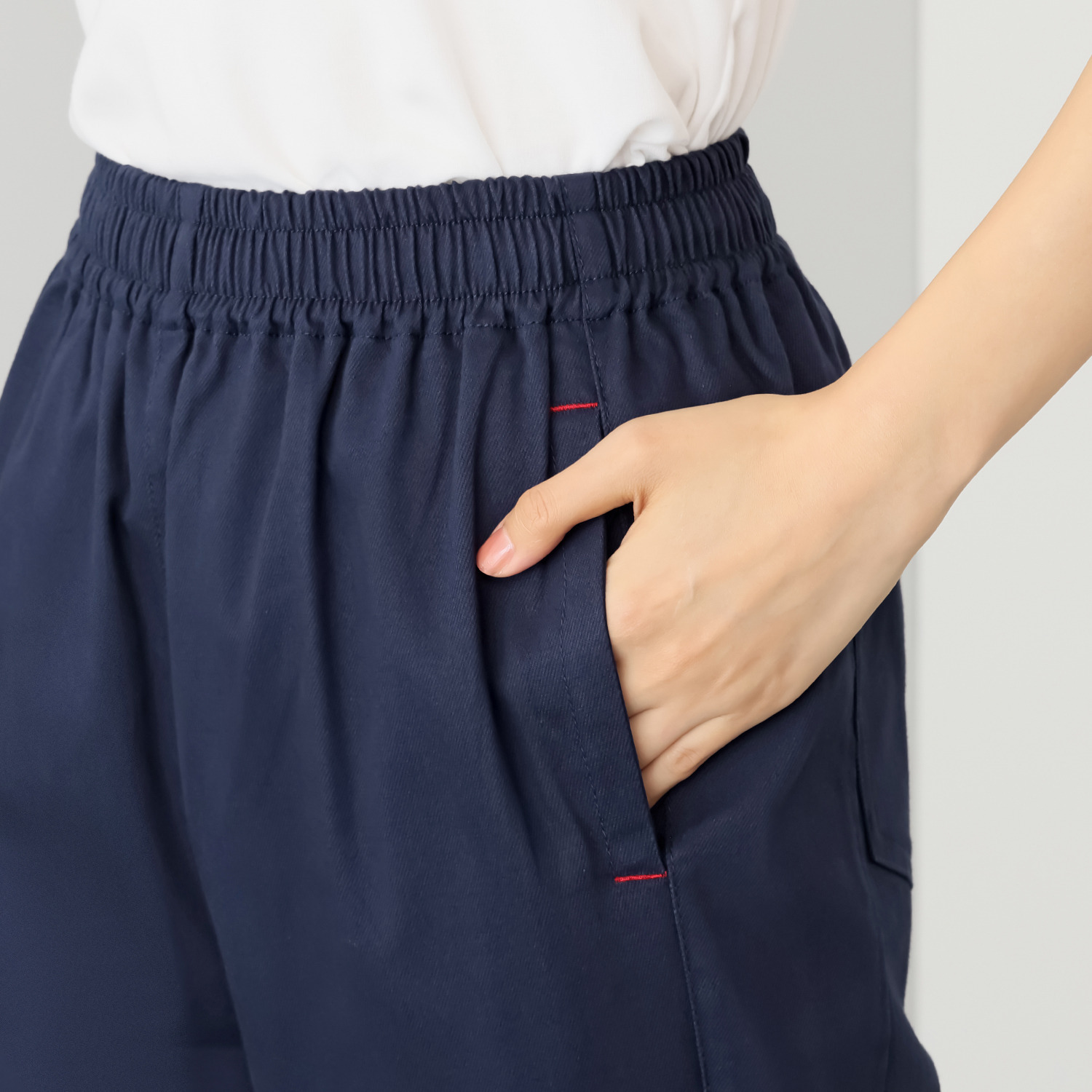 ヴィ・ドゥース コットン混ツイル微起毛 フレンチカジュアル 三角ラインで魅せる 大人のテーパードパンツ