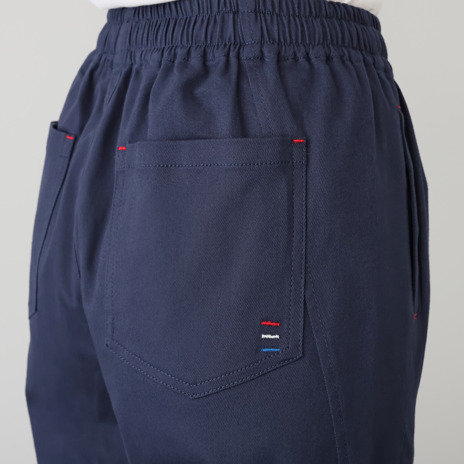 ヴィ・ドゥース コットン混ツイル微起毛 フレンチカジュアル 三角ラインで魅せる 大人のテーパードパンツ