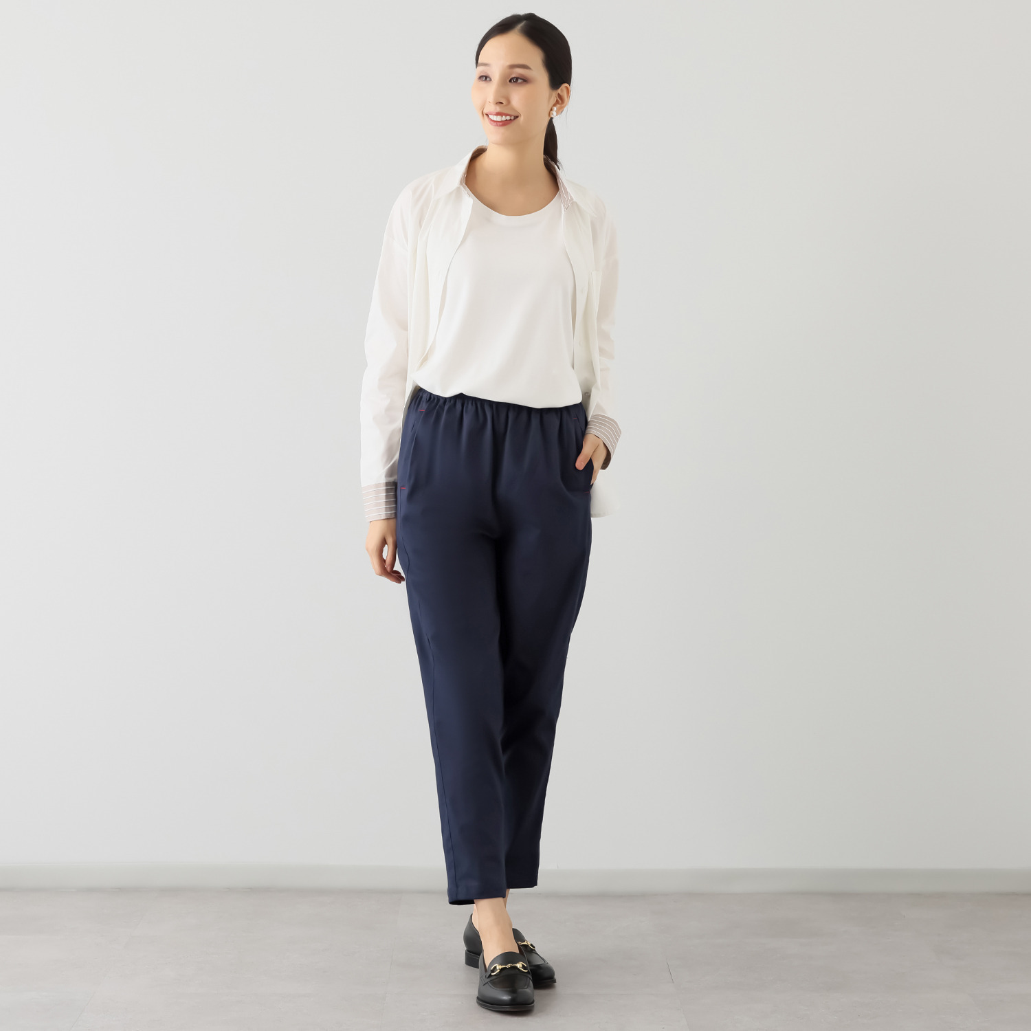 ヴィ・ドゥース コットン混ツイル微起毛 フレンチカジュアル 三角ラインで魅せる 大人のテーパードパンツ