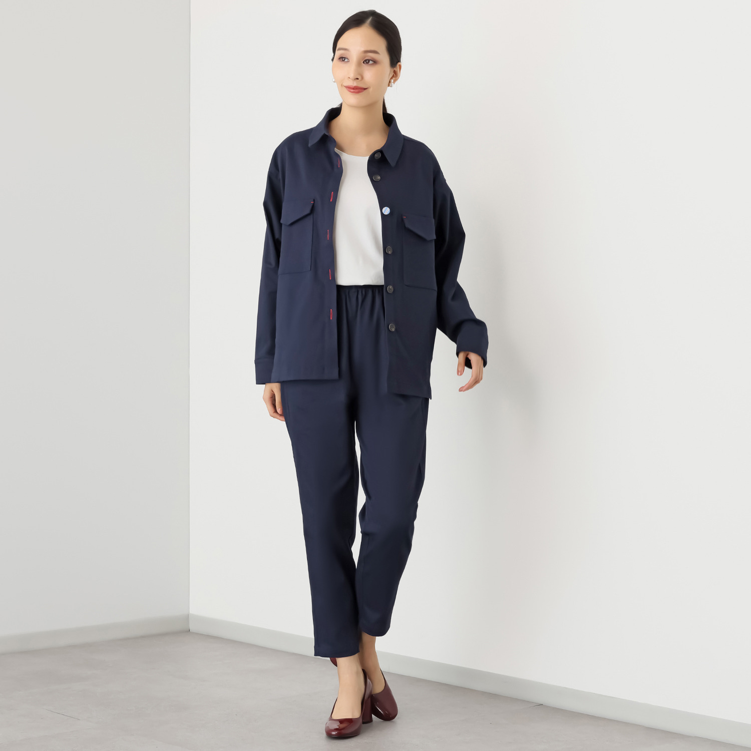 ヴィ・ドゥース コットン混ツイル微起毛 フレンチカジュアル 三角ラインで魅せる 大人のテーパードパンツ