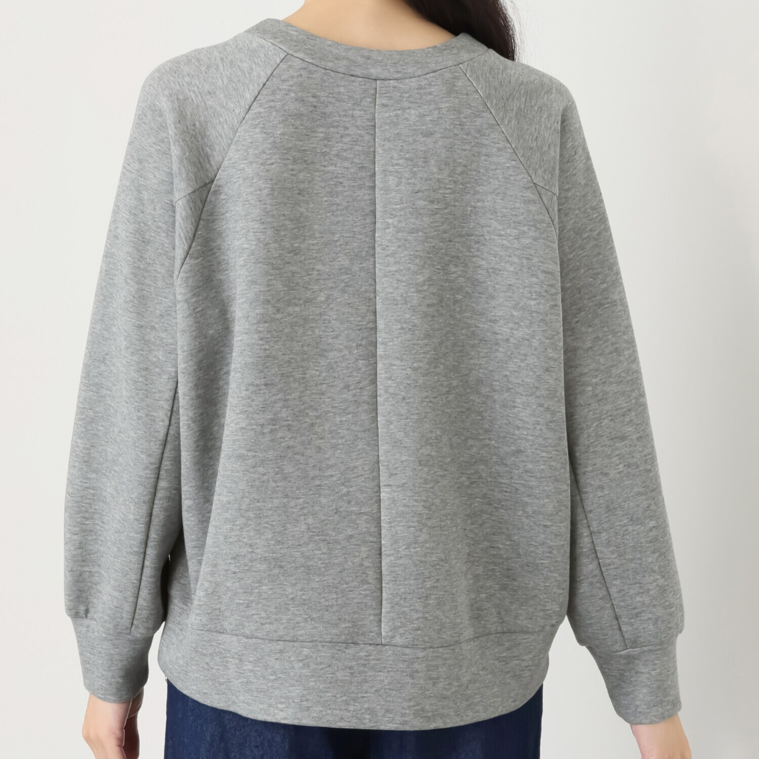 オンザビーバイサマーミー 上品に装う ループステッチ刺しゅう デザインプルオーバー