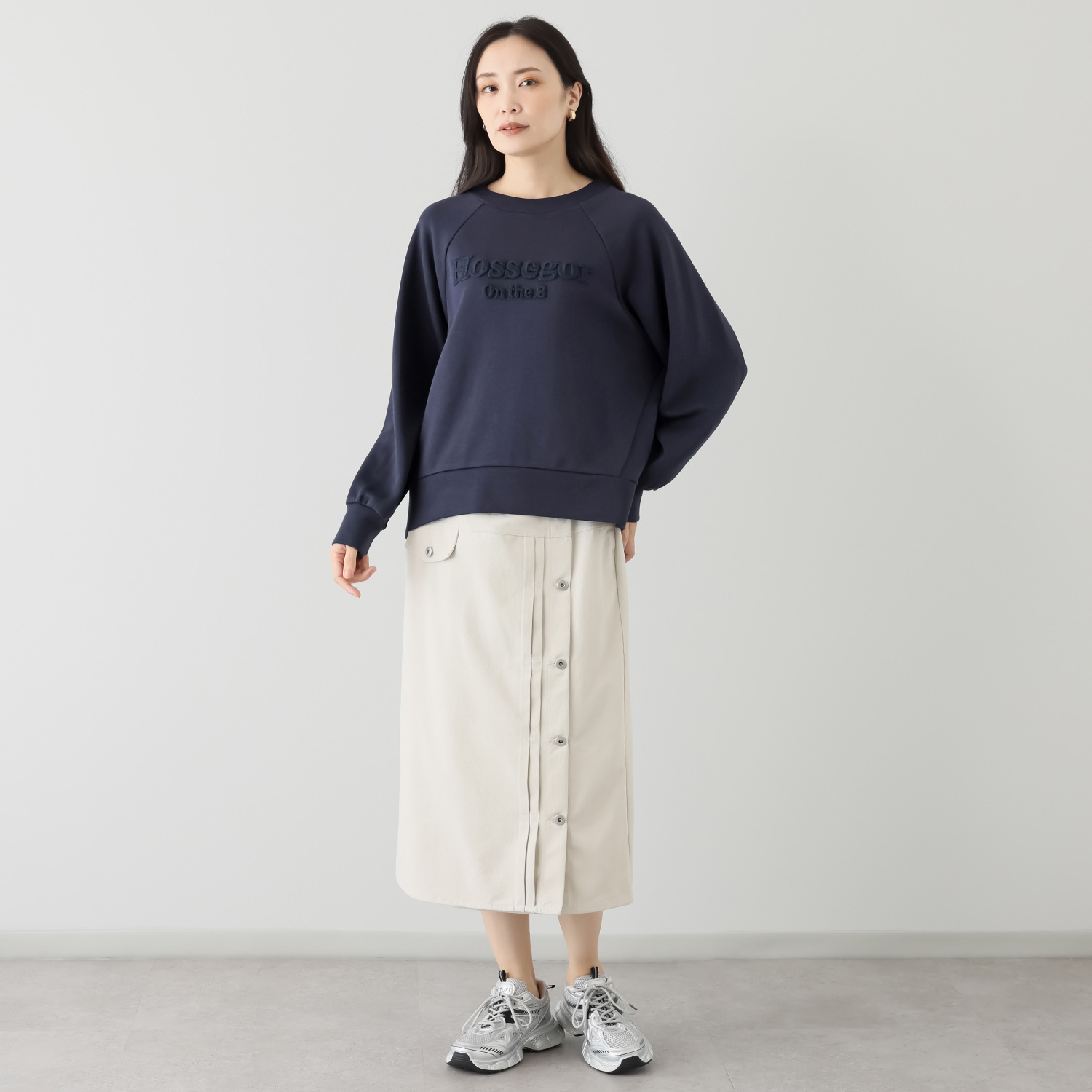 オンザビーバイサマーミー 上品に装う ループステッチ刺しゅう デザインプルオーバー