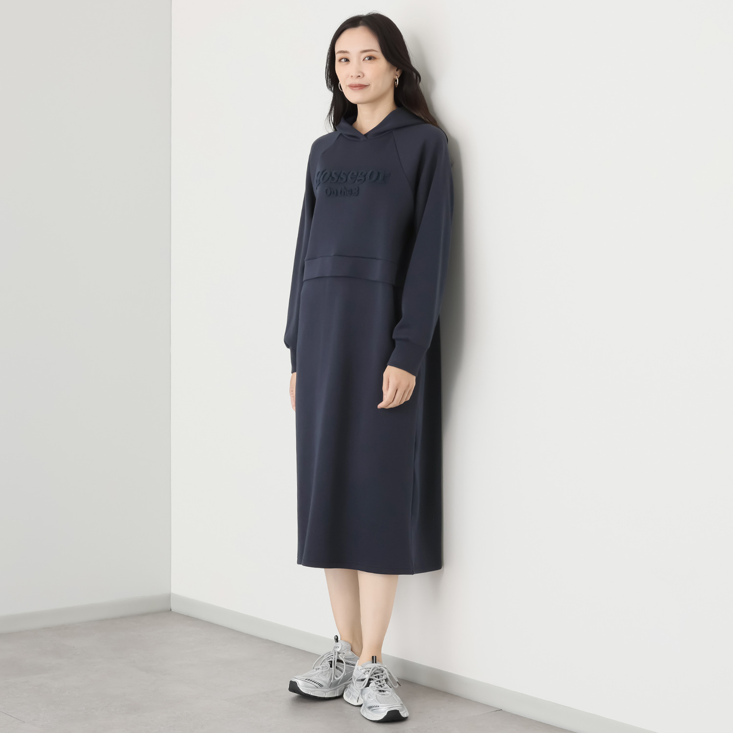 オンザビーバイサマーミー 大人カジュアルを 品良く軽快に ループステッチ刺しゅう フーディーワンピース