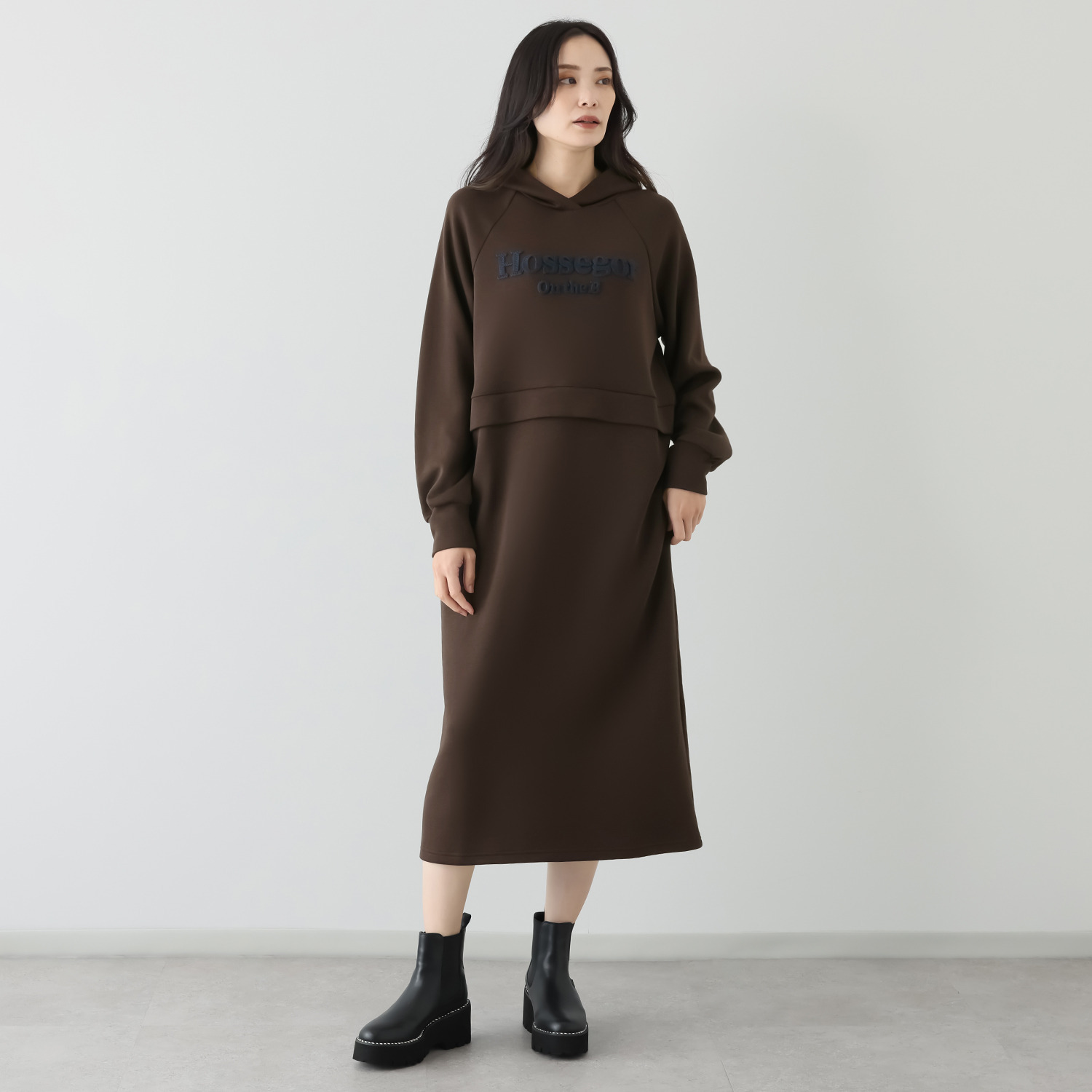 オンザビーバイサマーミー 大人カジュアルを 品良く軽快に ループステッチ刺しゅう フーディーワンピース