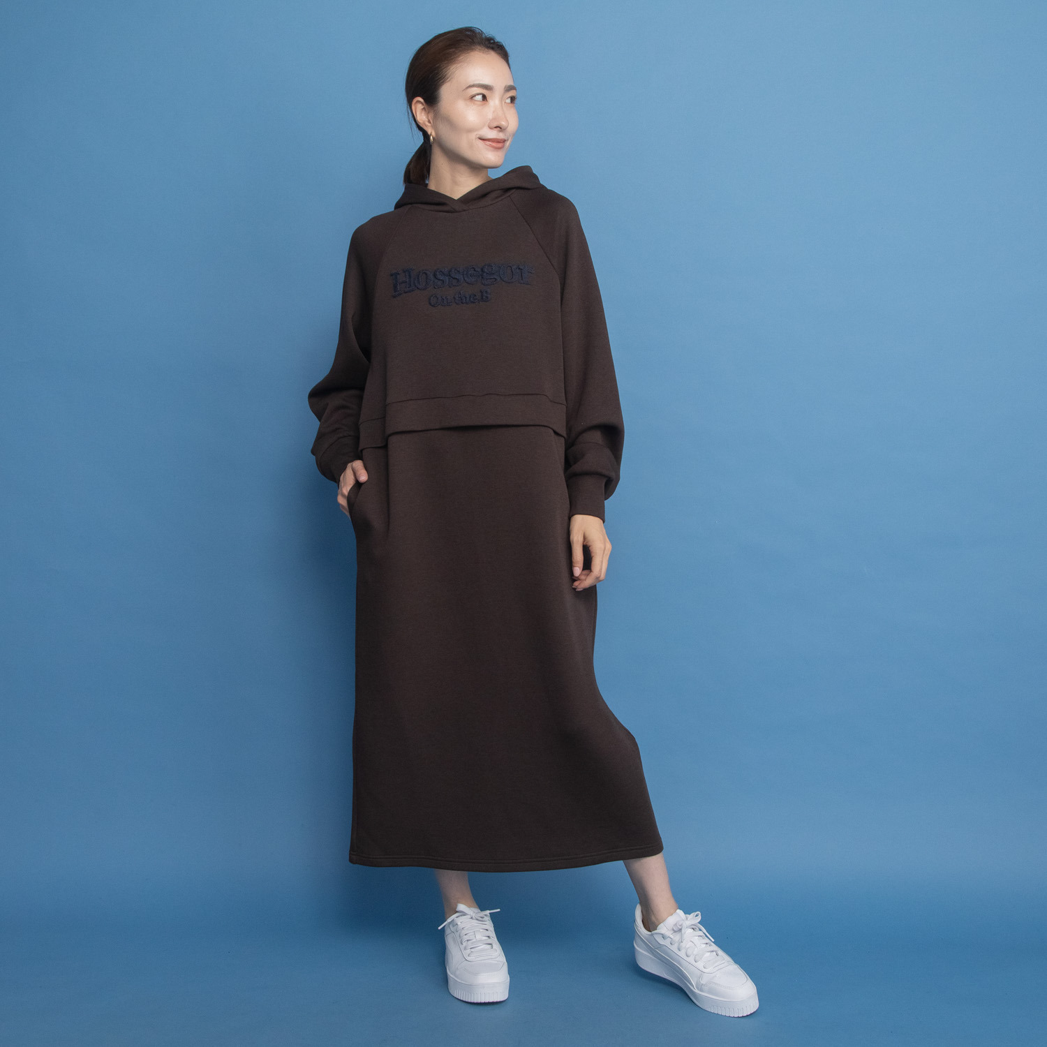 オンザビーバイサマーミー 大人カジュアルを 品良く軽快に ループステッチ刺しゅう フーディーワンピース