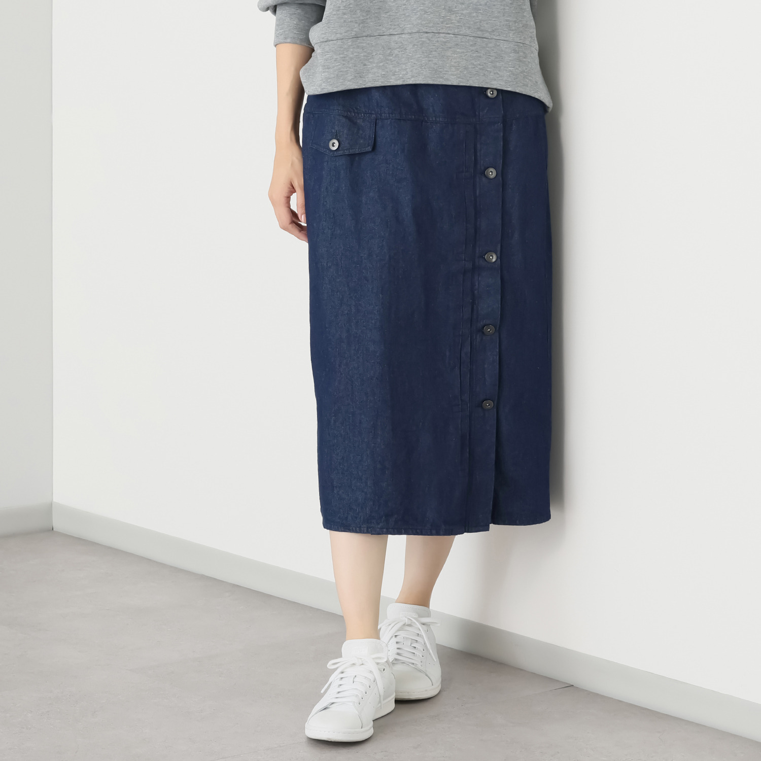 オンザビーバイサマーミー カジュアルをシックに装う Ｉライン デザインロングスカート