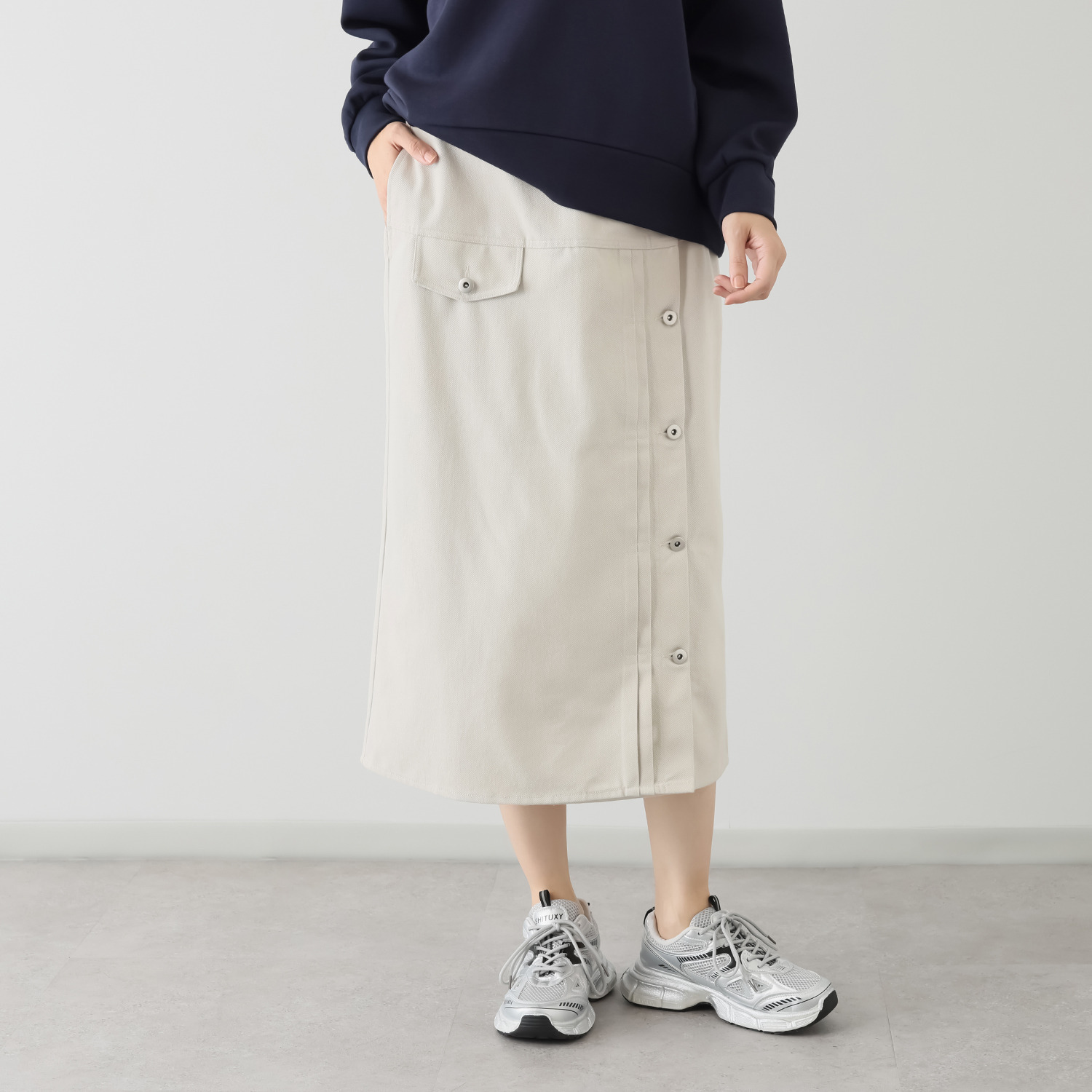 オンザビーバイサマーミー カジュアルをシックに装う Ｉライン デザインロングスカート