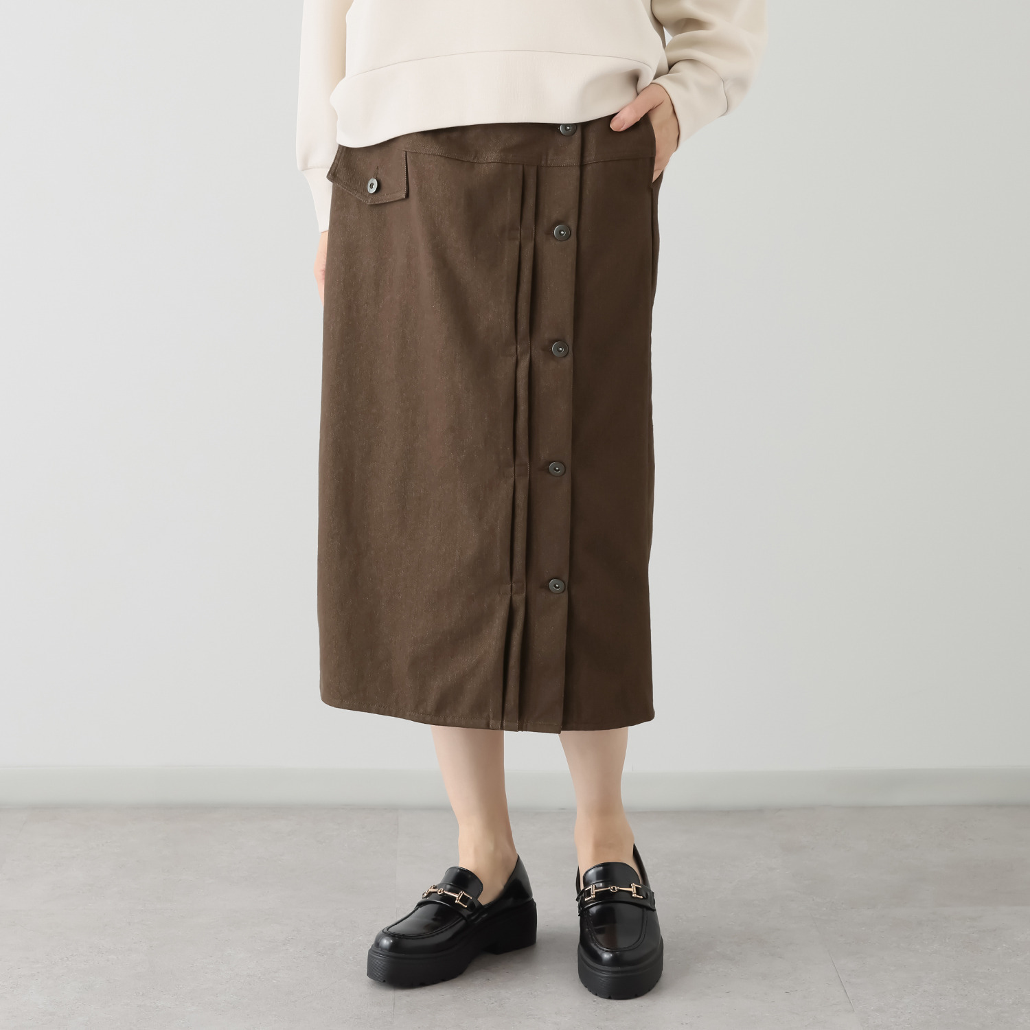 オンザビーバイサマーミー カジュアルをシックに装う Ｉライン デザインロングスカート