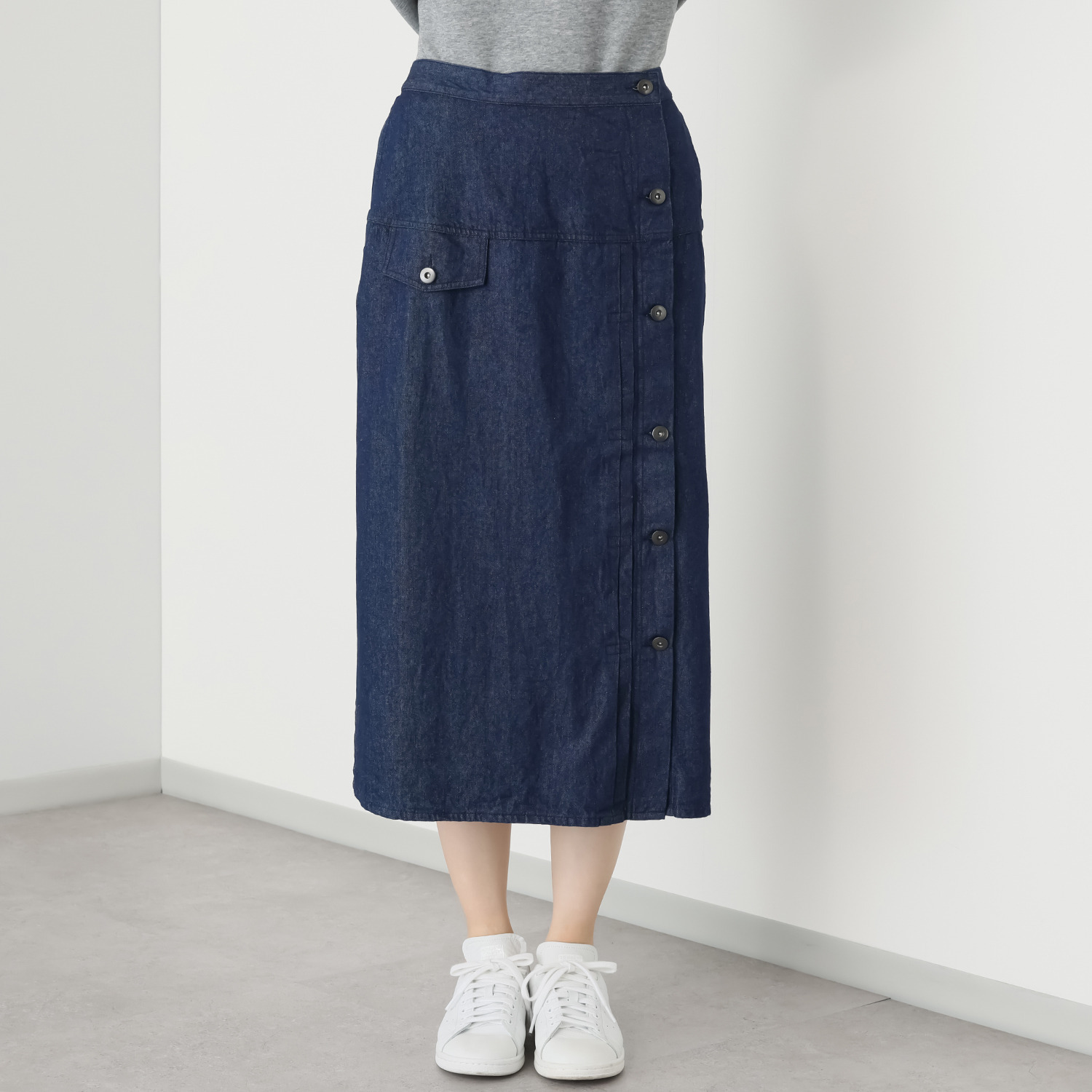 オンザビーバイサマーミー カジュアルをシックに装う Ｉライン デザインロングスカート