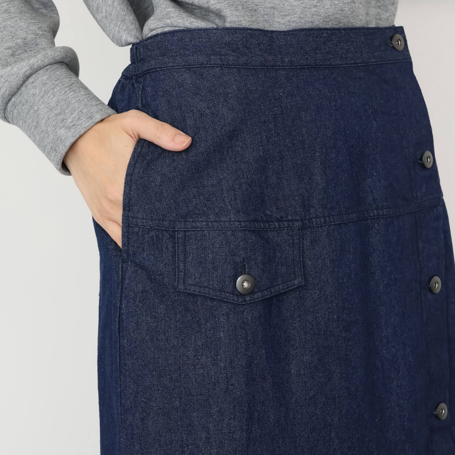 オンザビーバイサマーミー カジュアルをシックに装う Ｉライン デザインロングスカート