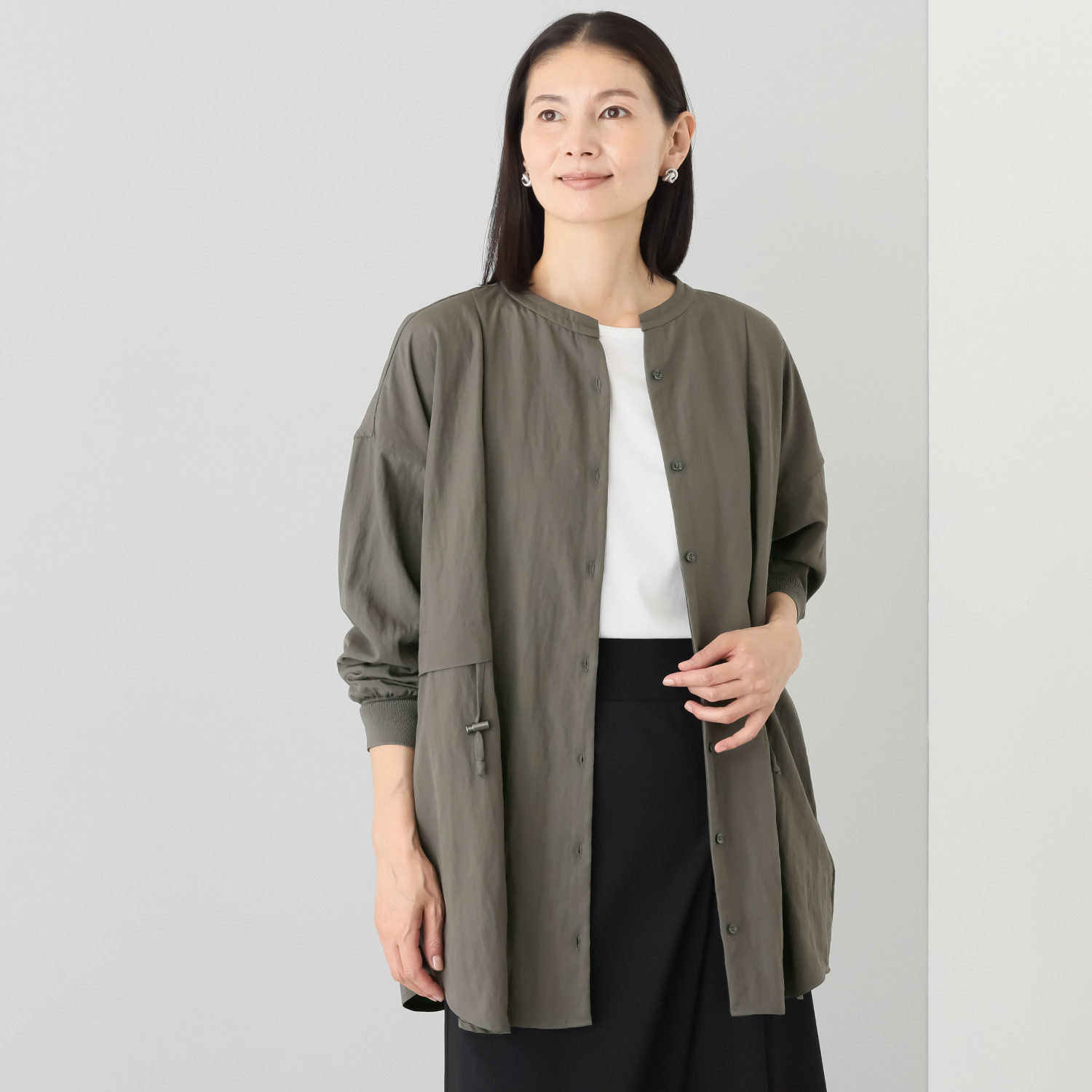 ヨーコモリモト 端境期は簡単アレンジで モードを軽やかに羽織れる デザインチュニック